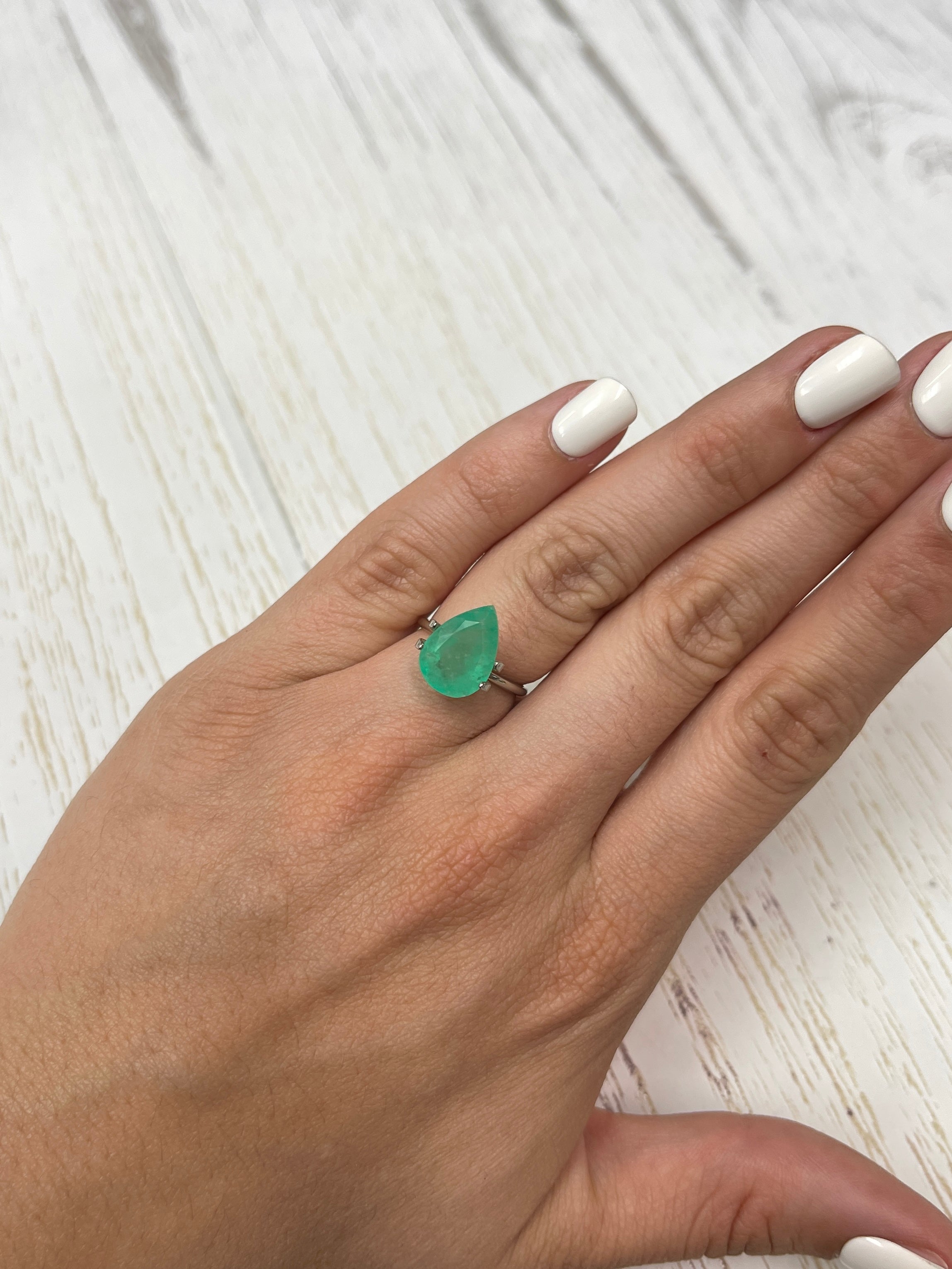 Magnificent 4.77 Carat Colombian Emerald - Yellowish Green Gem