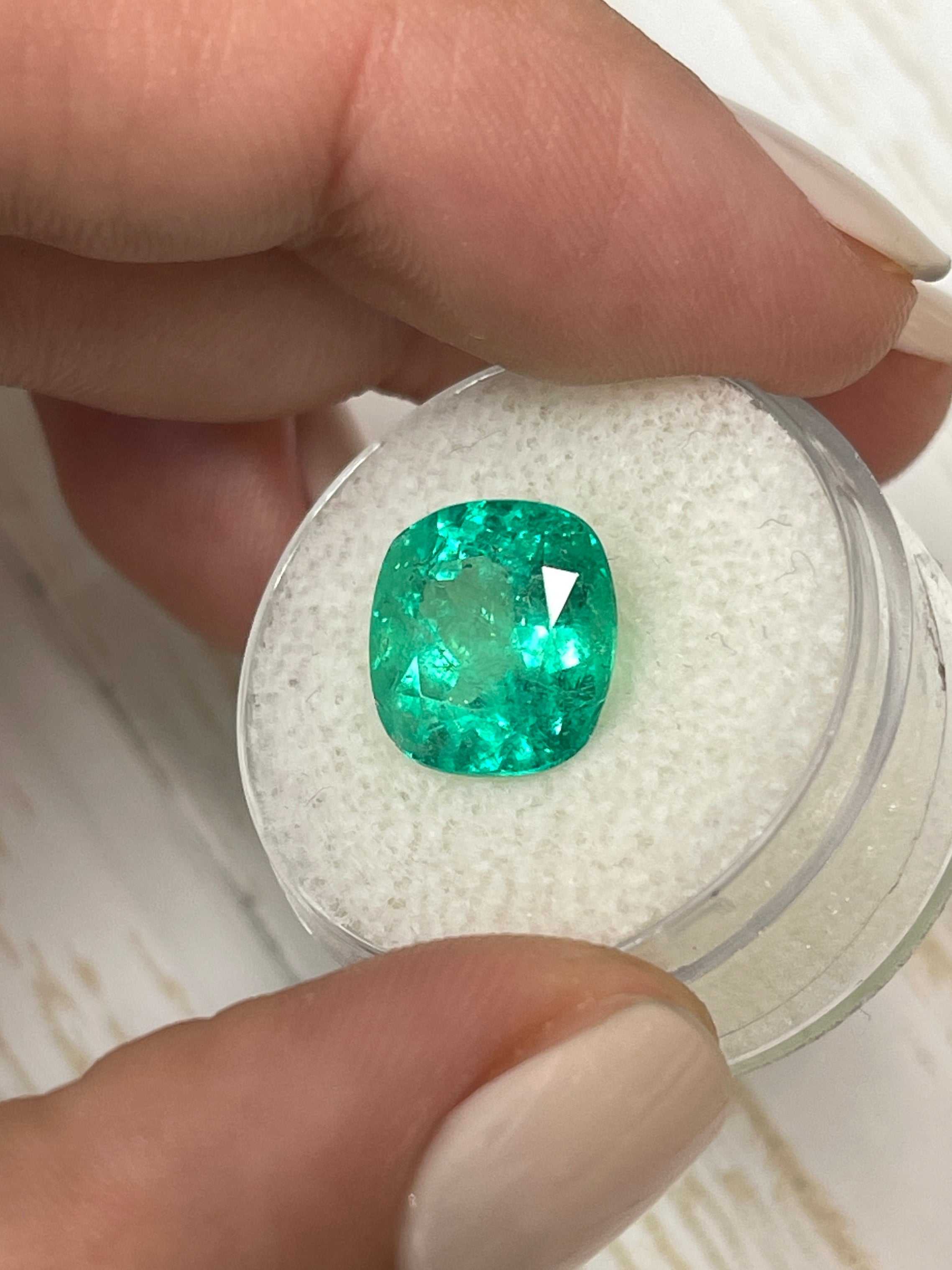 5.21 Carat Certified 11x10.5 Fine Yellowish Green Natural Loose Colomb