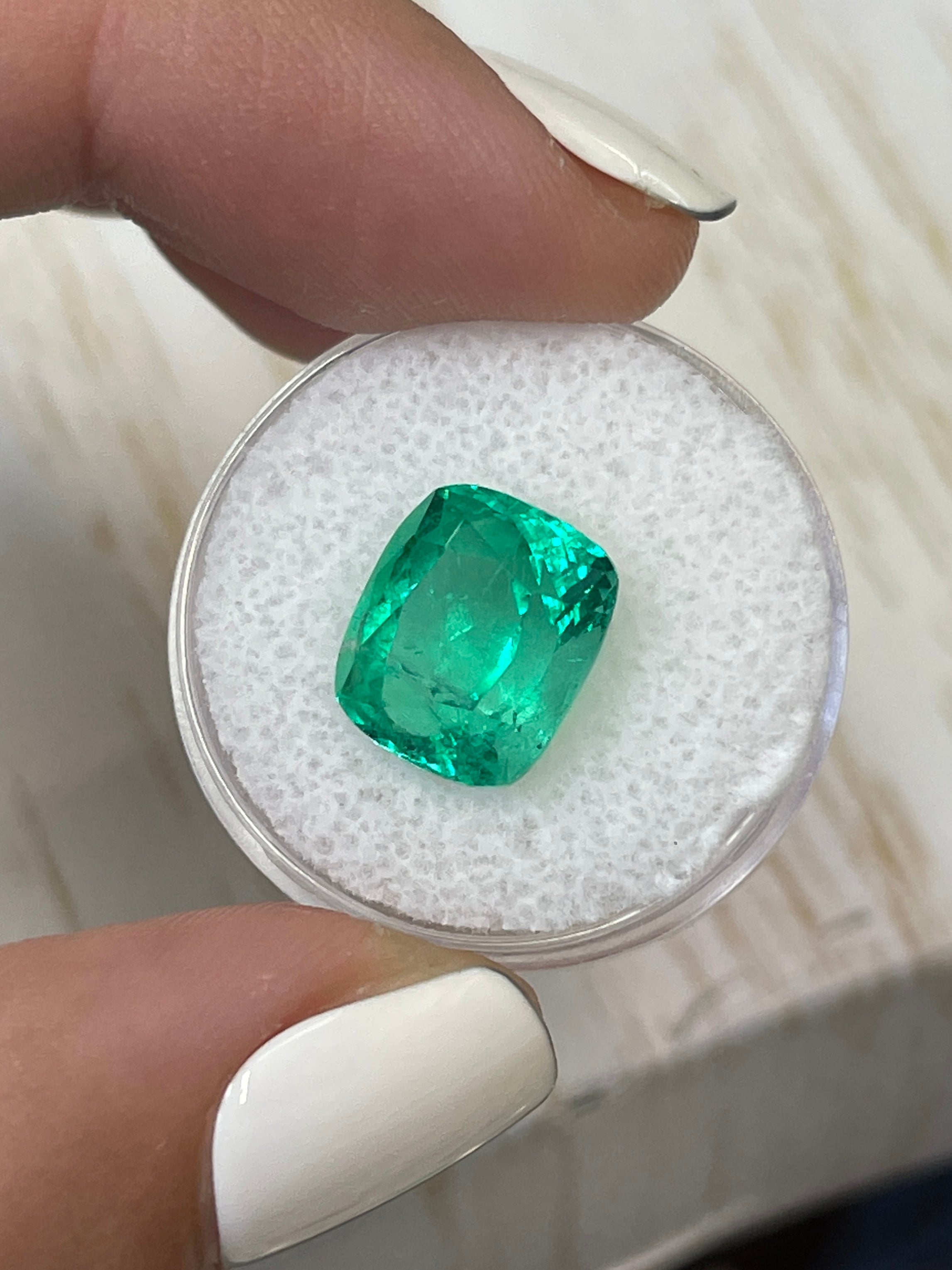 Natural Colombian emerald loose gemstone, 6.17 carats, cushion cut, intense green, minor to moderate oil treatment, from JR Colombian Emeralds