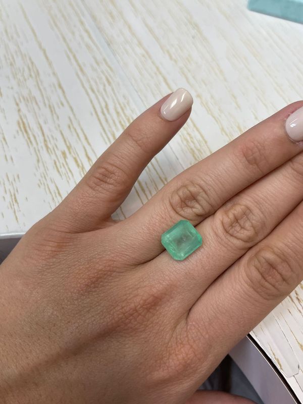 Colombian Emerald pendant with 8.15 carats set in 14K white gold by JR Colombian Emeralds