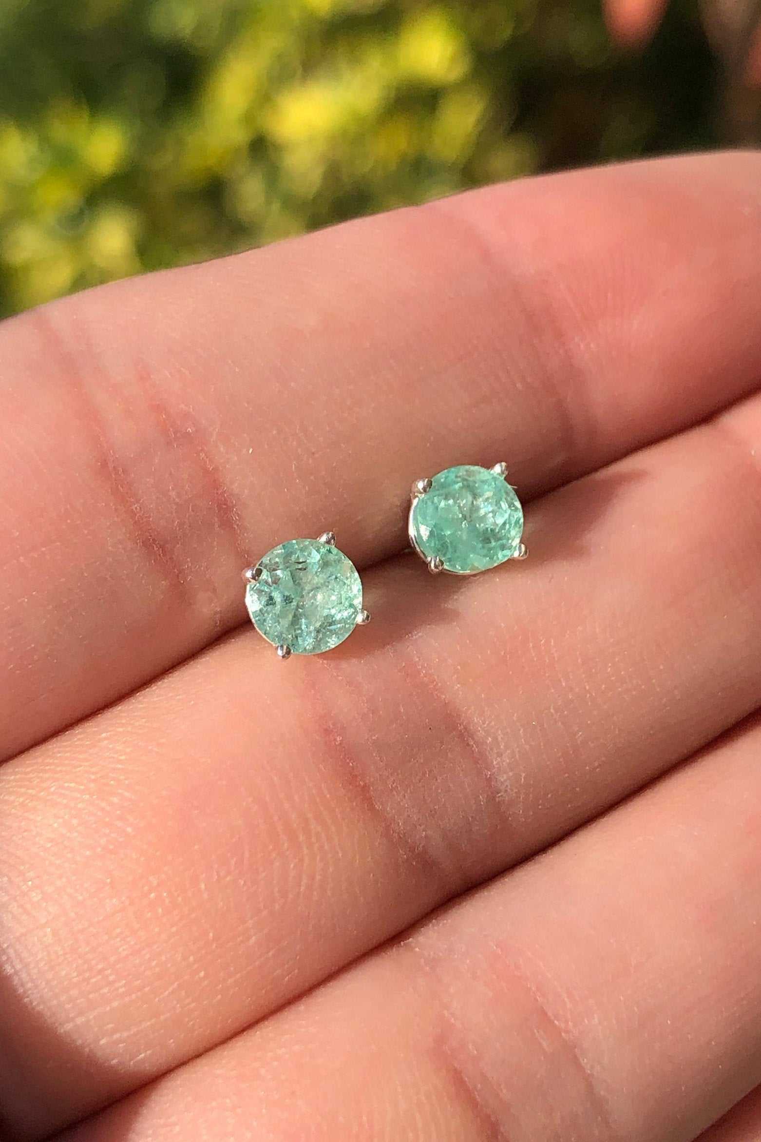 1.50 Carats Natural Colombian Emerald Brilliant Cut Earrings 4.5mm Silver