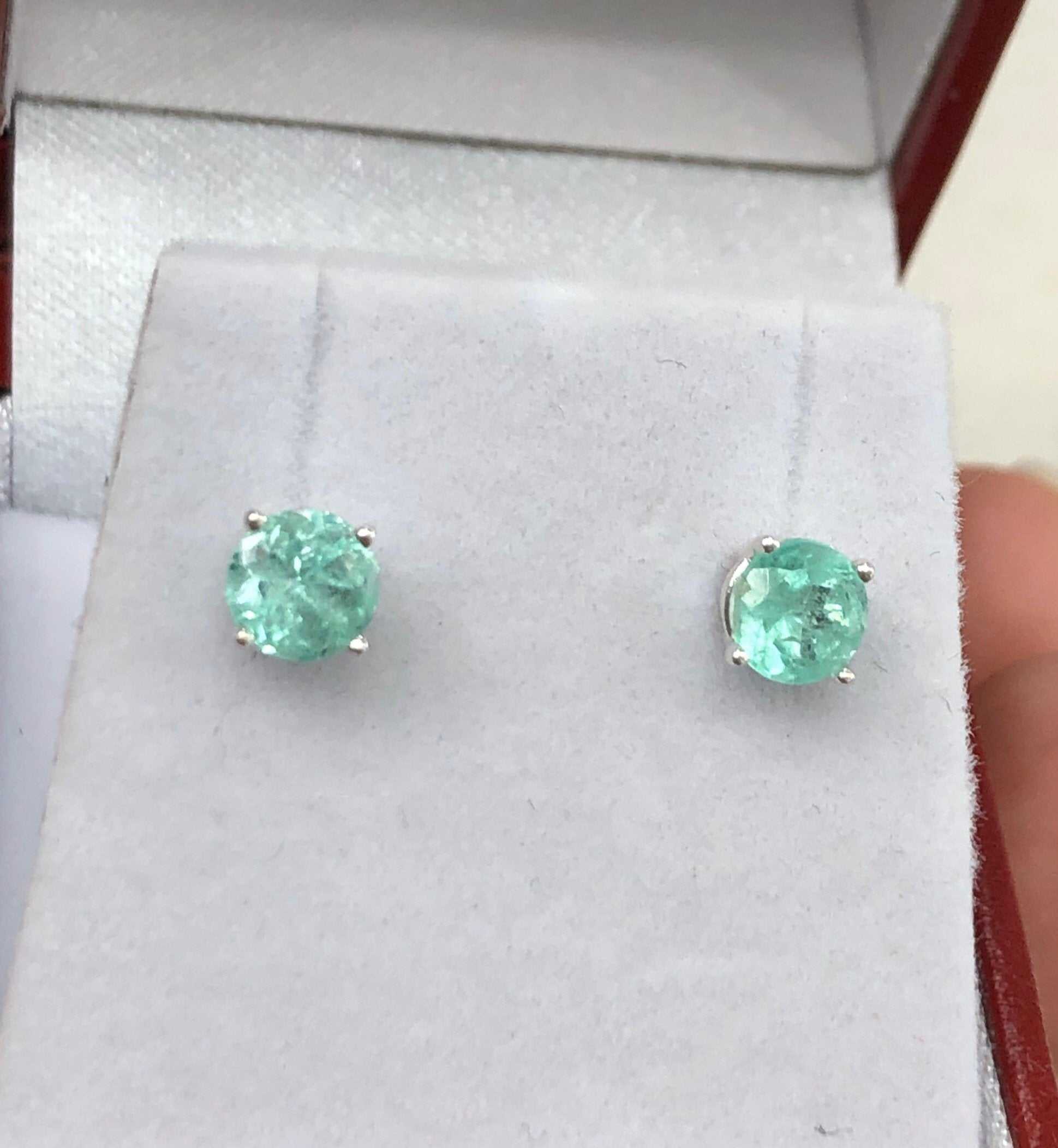 1.50 Carats Natural Bright Green Emerald Brilliant Cut Earrings 4.5mm Silver