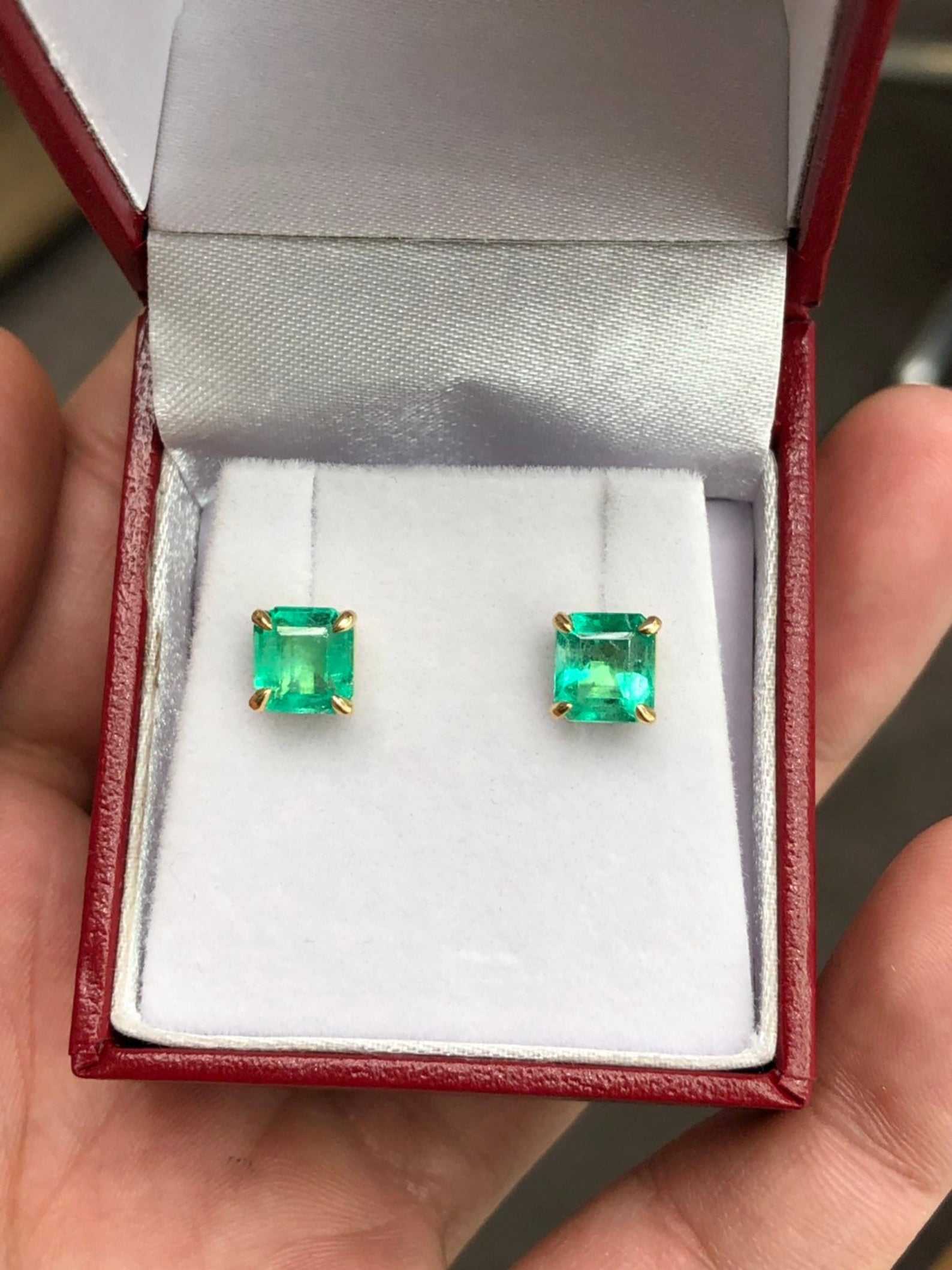 Cut Emerald Claw prong Solitaire stud 14K
