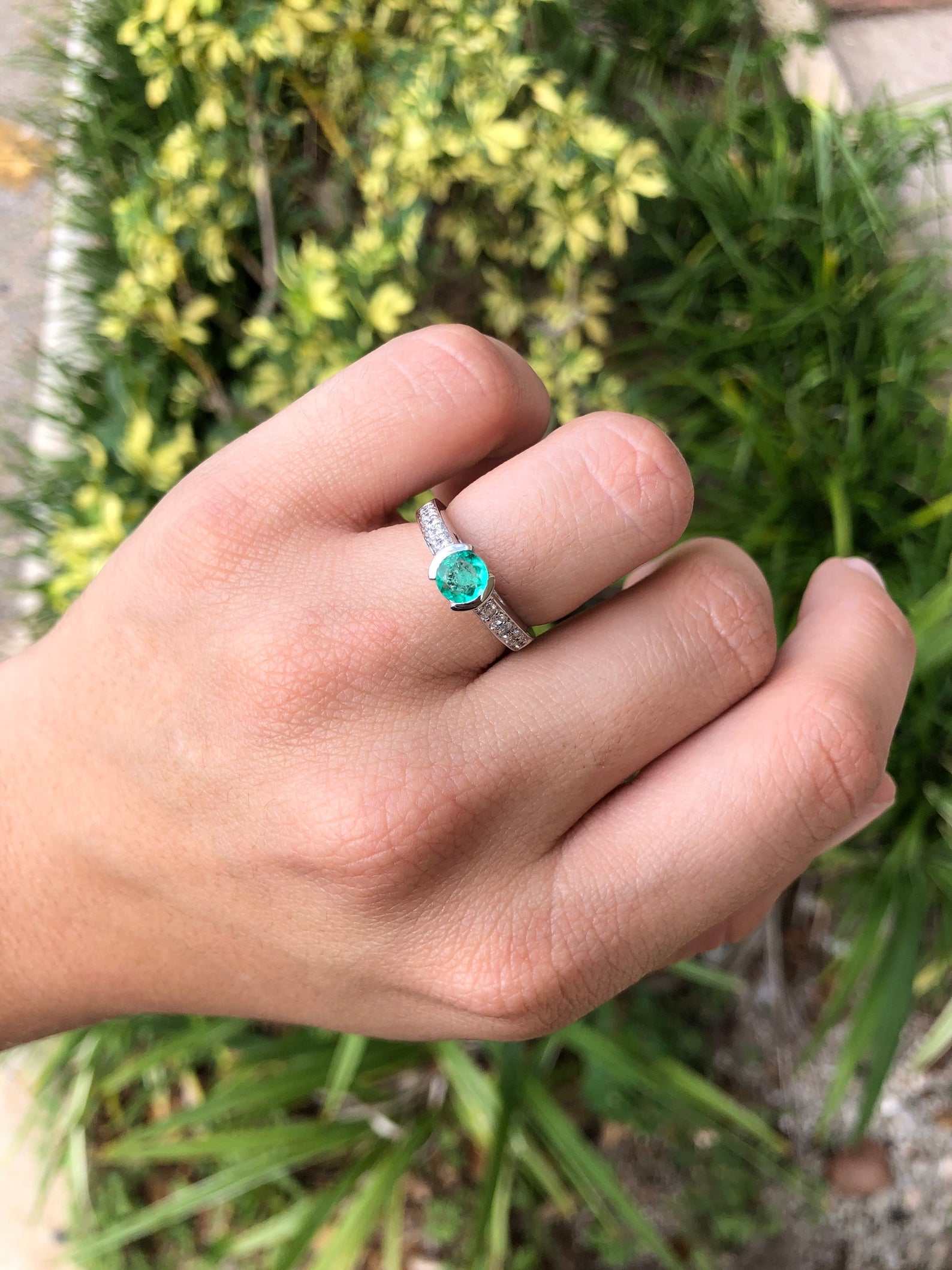 Radiant 14K Gold Ring with 1.29tcw Round Green Emerald & Diamond - Timeless Anniversary Charm