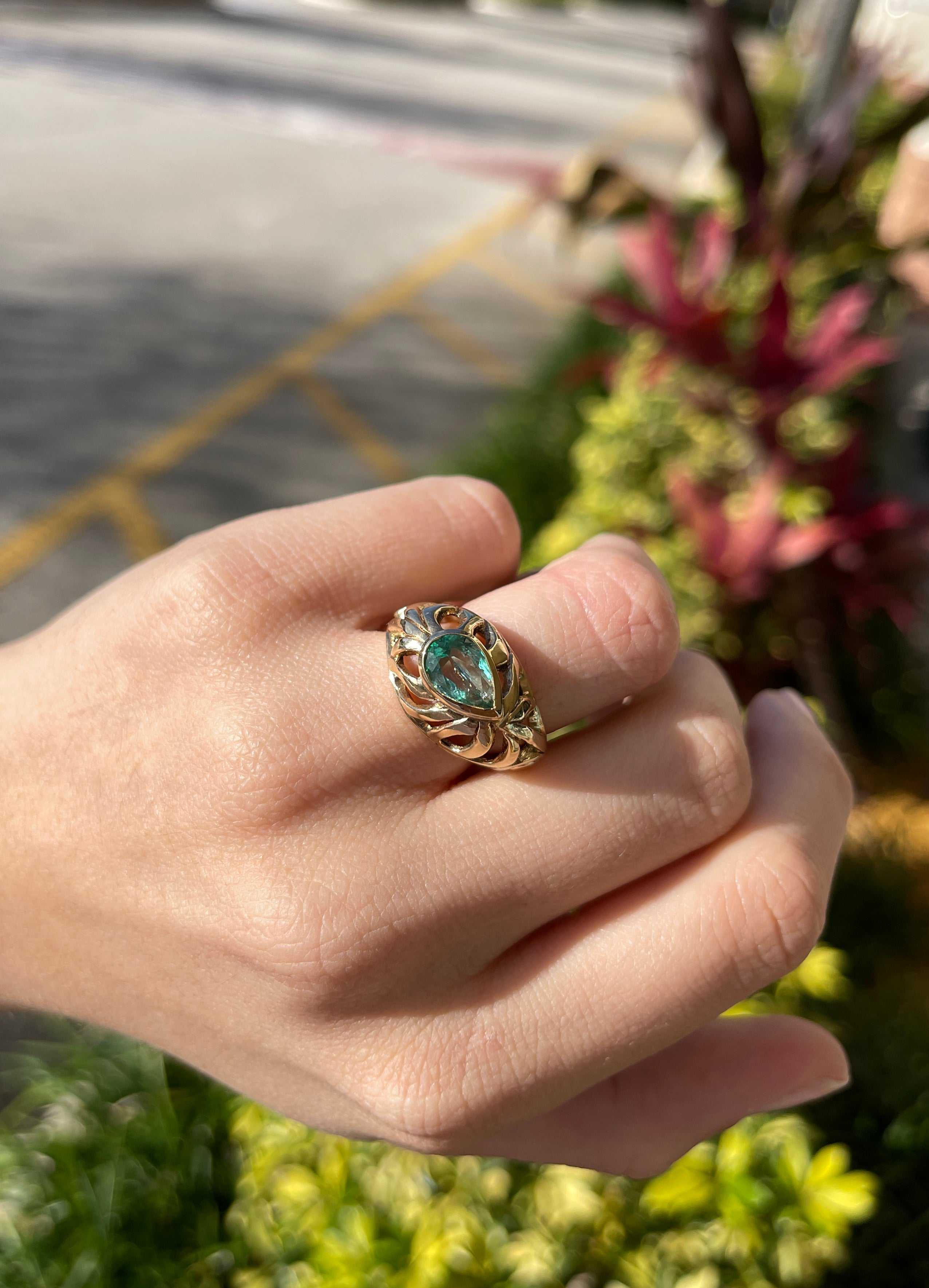 2.20 Carats Tiger Stripe Colombian Emerald Pear Gold Solitaire Ring 14K