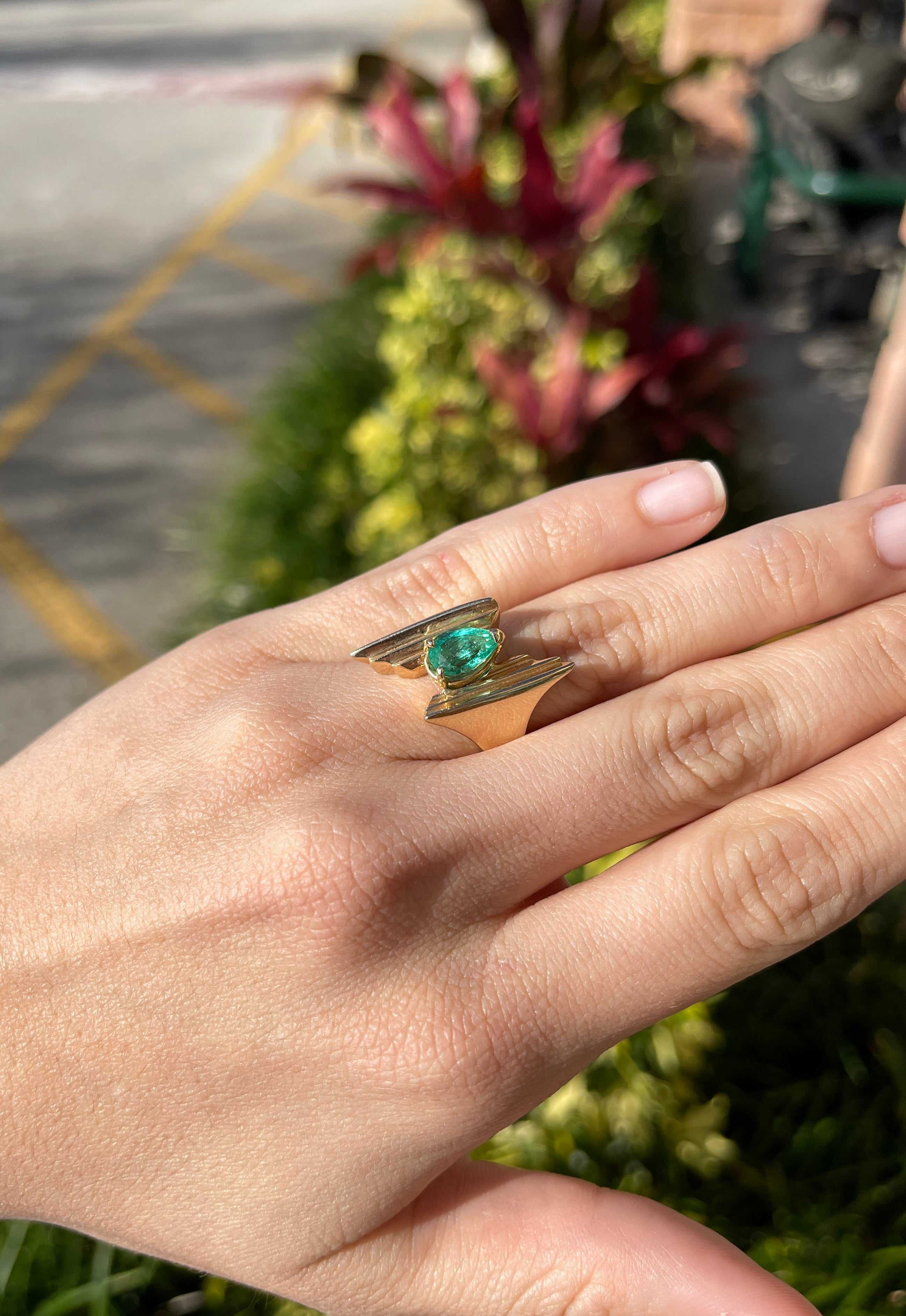Geometric 2.80 Carat Retro Pear Emerald Solitaire Statement Ring Gold