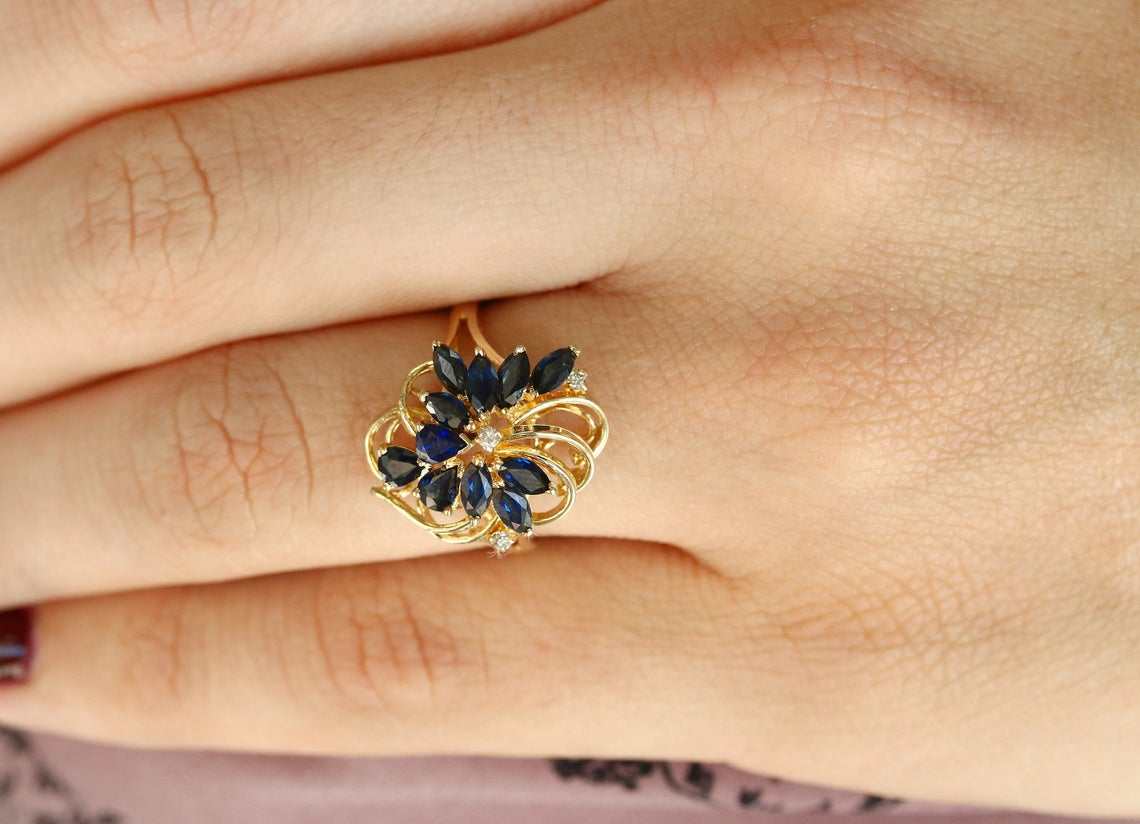 Anello cocktail vintage con zaffiro da 1,08 carati e diamanti, oro 14 carati
