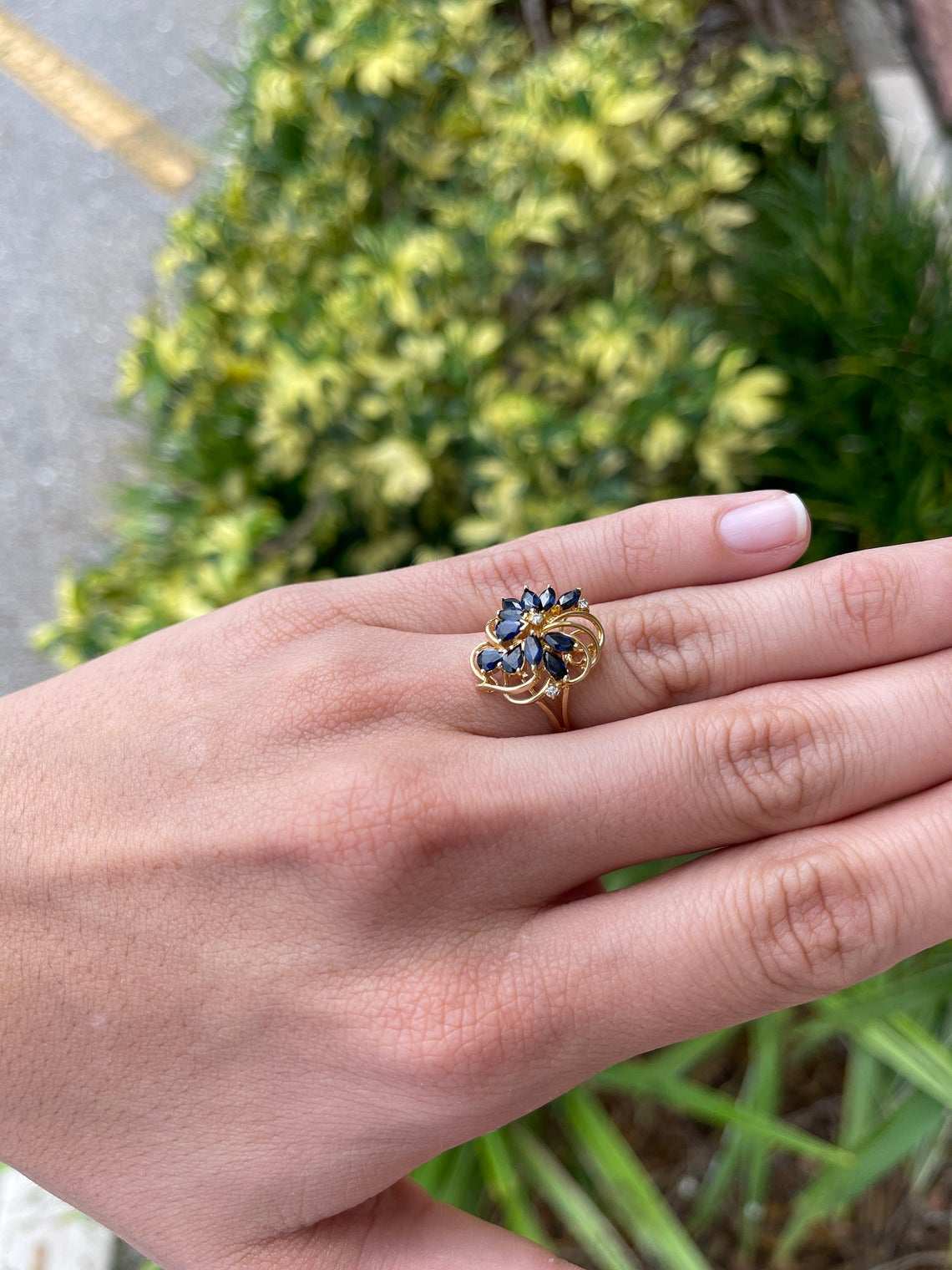 Anello cocktail vintage con zaffiro da 1,08 carati e diamanti, oro 14 carati