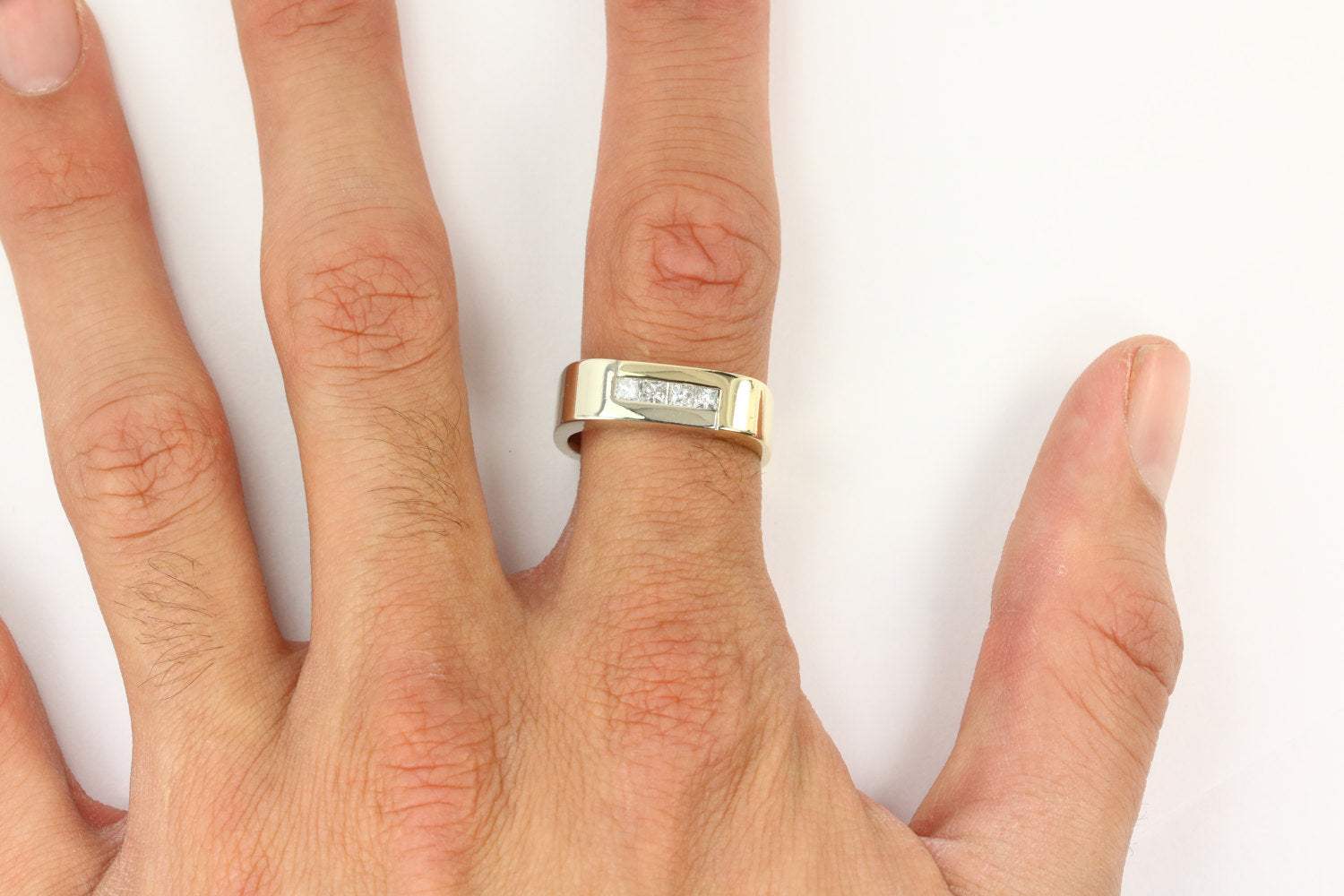 Anello da mignolo da uomo con diamanti bicolori a taglio princess, 14 carati