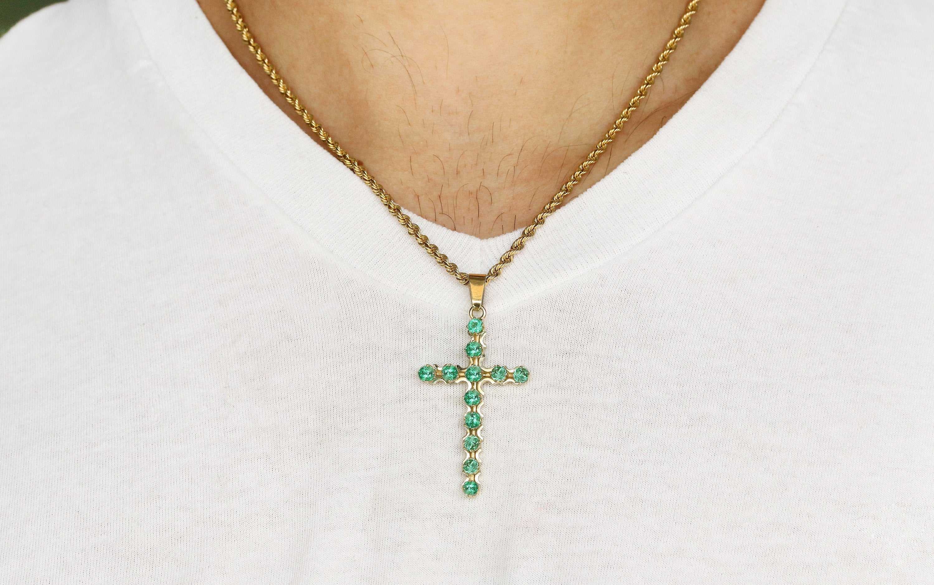 2.50 Carats Rich Green Emerald Classic Cross Tennis Pendant Unisex 18K