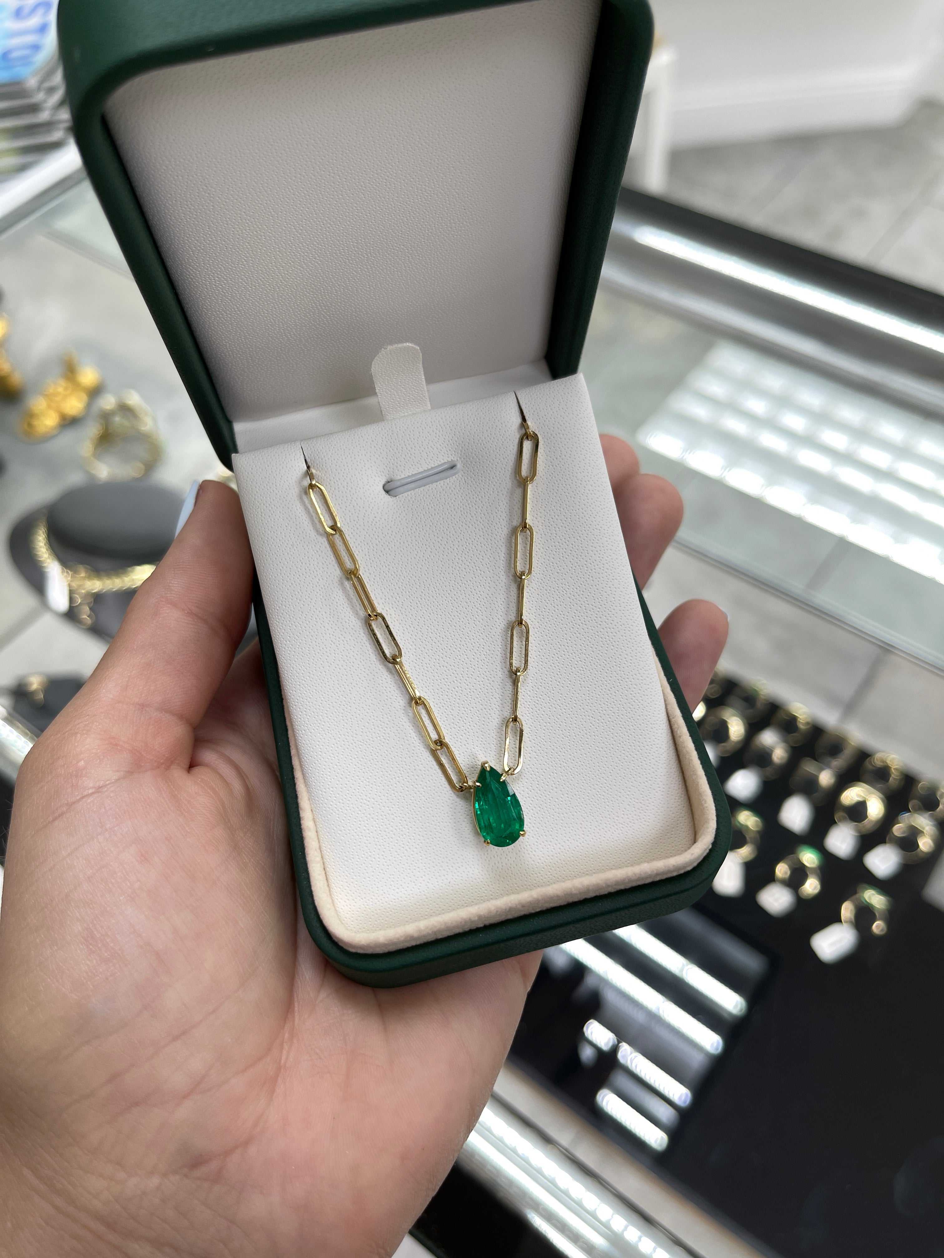 2.73 Carats Fine Quality Emerald Solitaire Stationary Necklace 14K