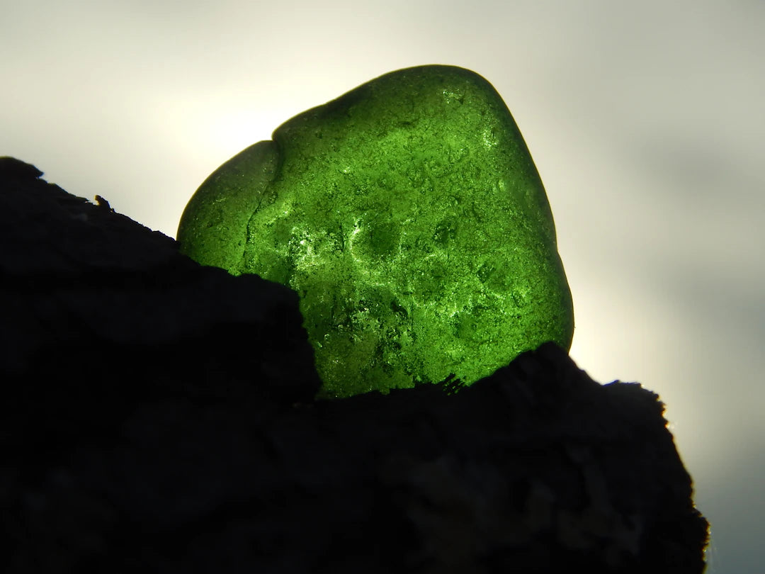 Emeralds vs. Other Green Gemstones What Sets Them Apart