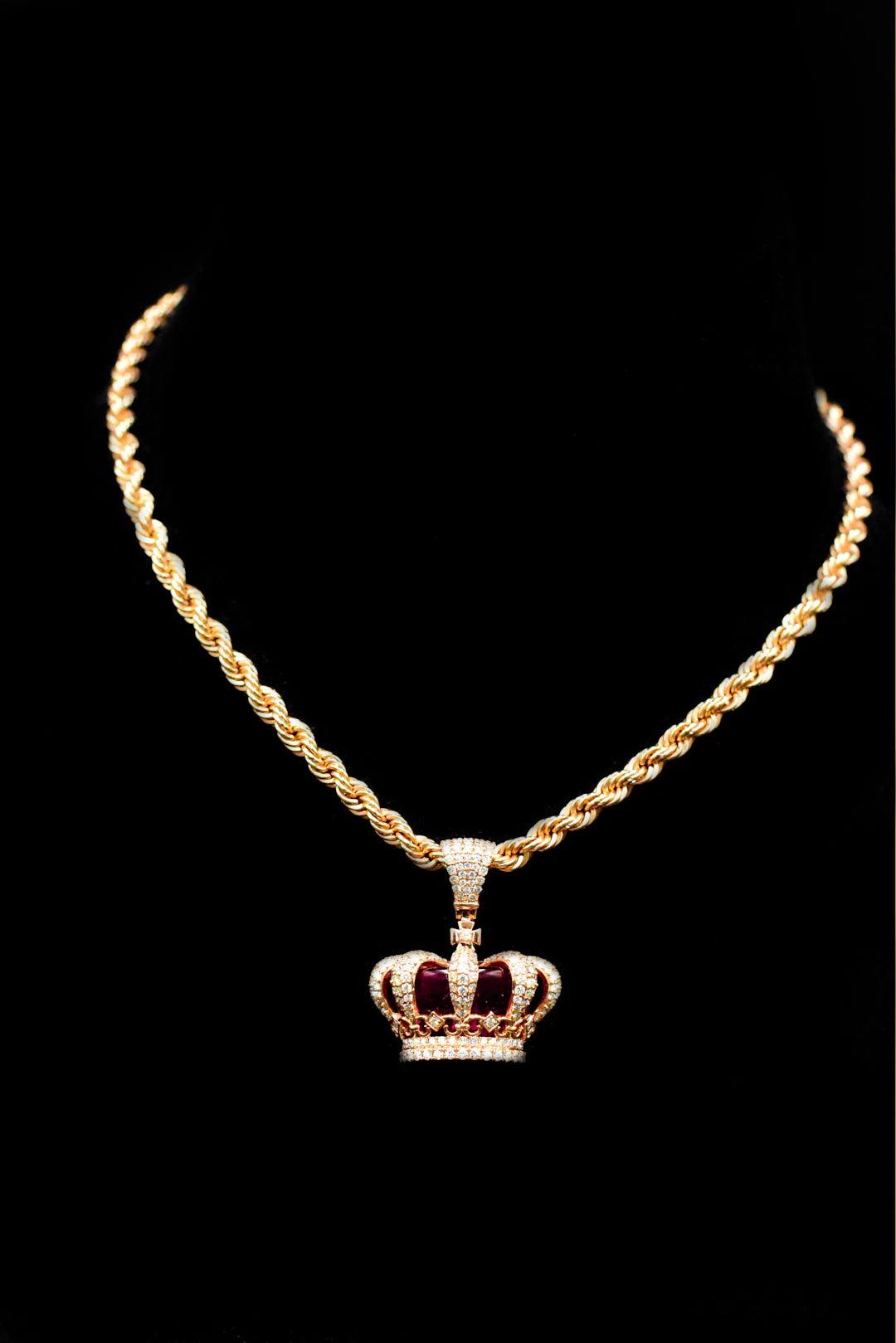 Discover the Allure of Investing in Fine Emerald Jewelry