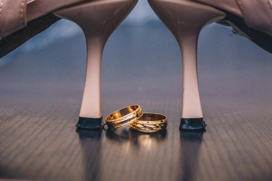 Luxurious Emerald Wedding Bands in Elegant Gold Settings