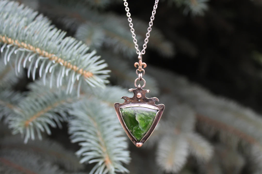 Elegant Emerald Necklaces for Nature Enthusiasts