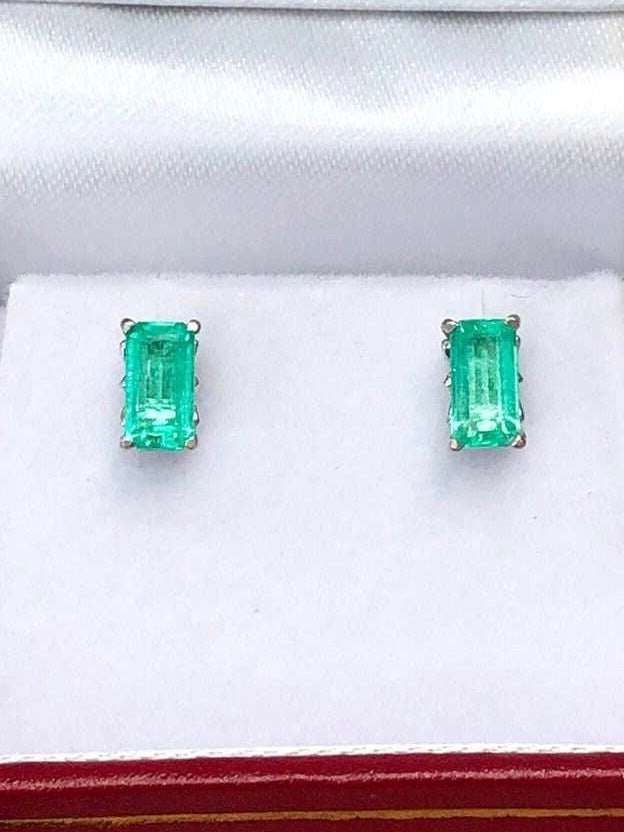 1.10tcw Elongated Vibrant Green Colombian Fleur De Lis Stud Earrings 14K