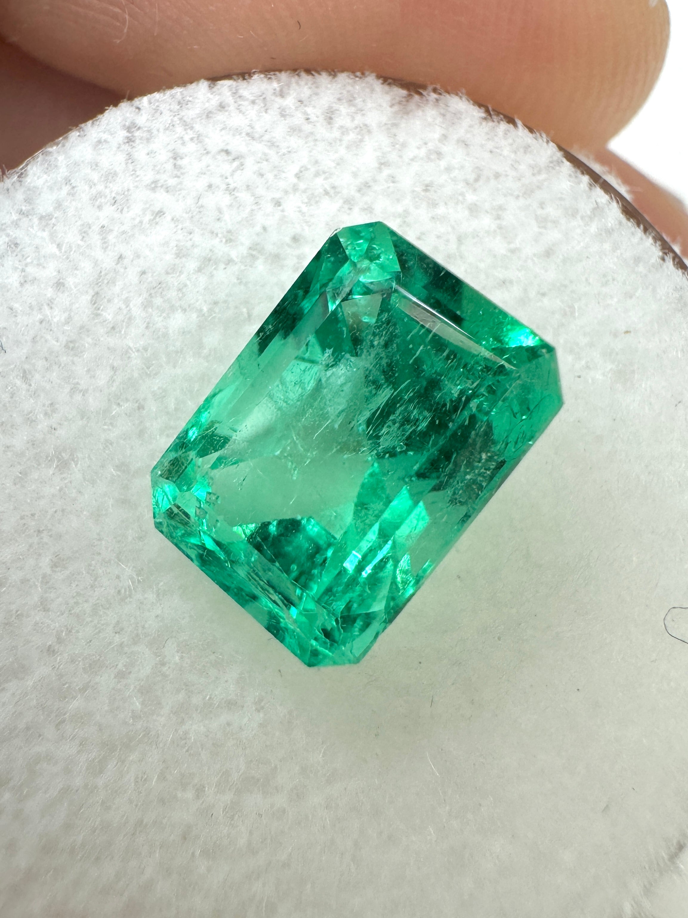 3.14 Carat 10x7.5 Vibrant Muzo Green Natural Loose Colombian Emerald- Radiant Cut - JR Colombian Emeralds