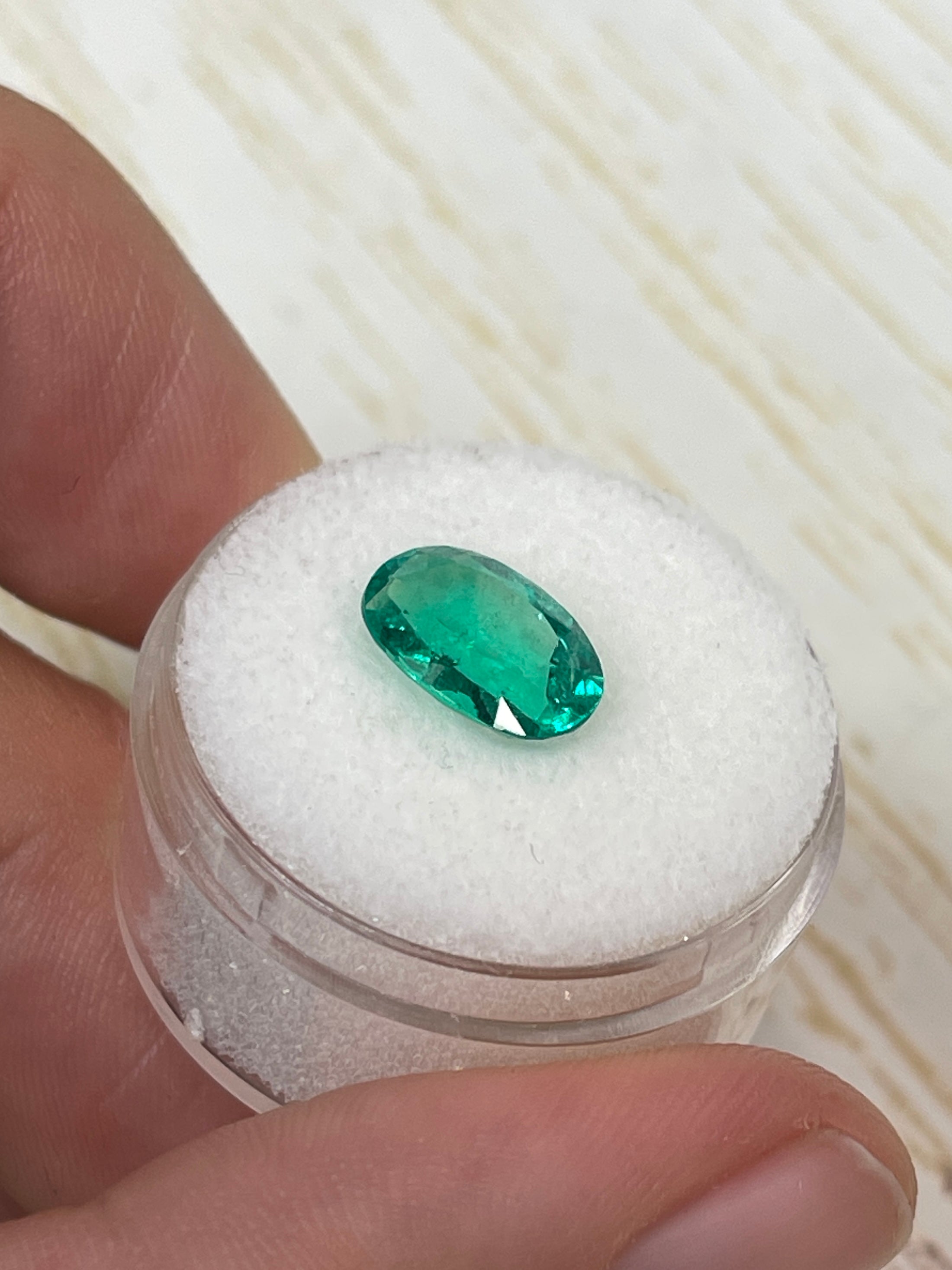 Vivid Green Loose Emerald - 11x8 Oval Cut - 2.40 Carats - VVS Grade