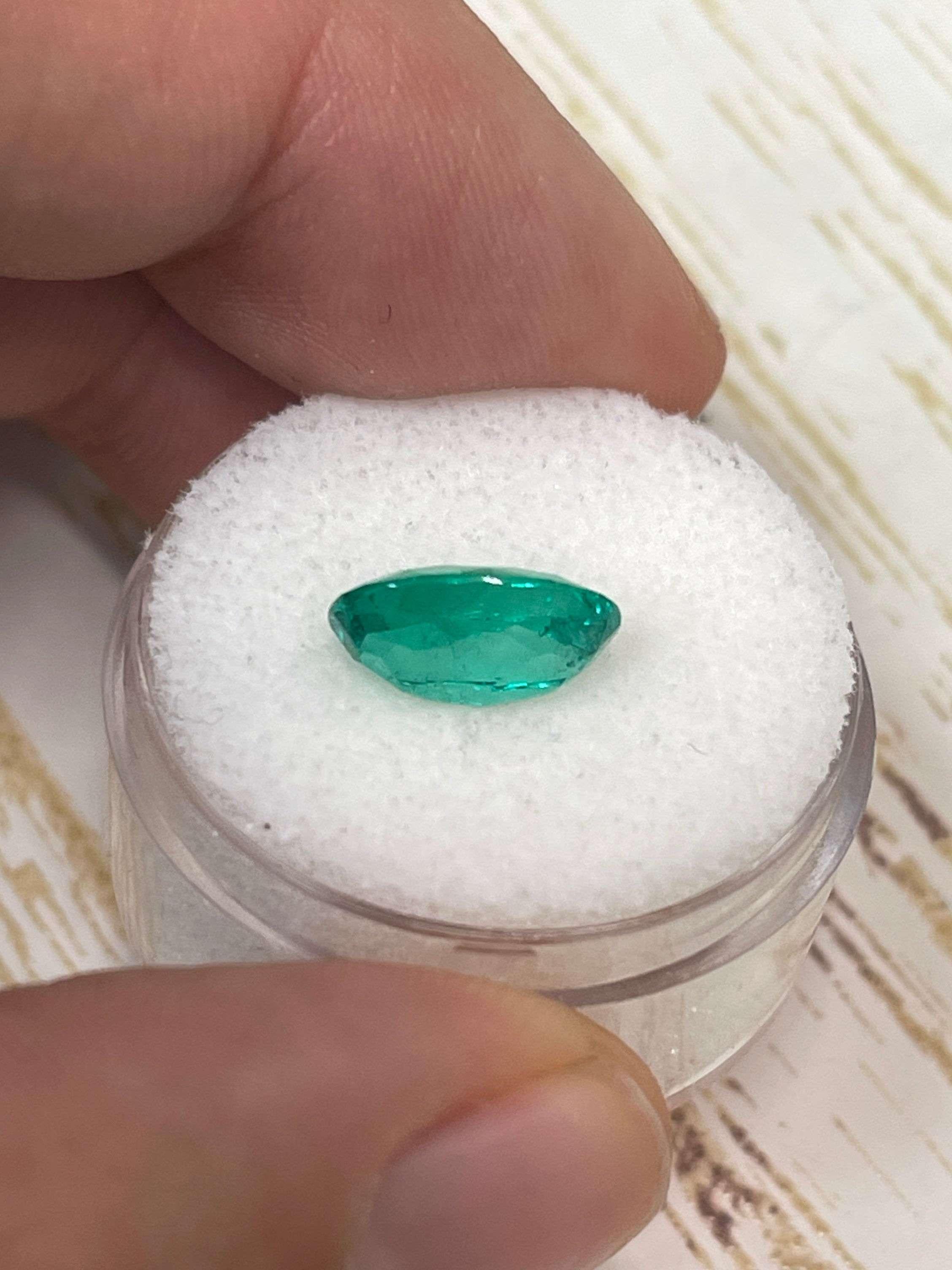 Gemmy Colombian Emerald - 2.40 Carat Oval Cut - Gorgeous Green Hue