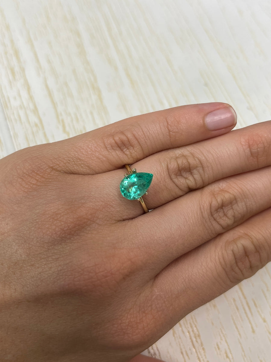 Exquisite 2.90 Carat Pear-Cut Colombian Emerald Gem