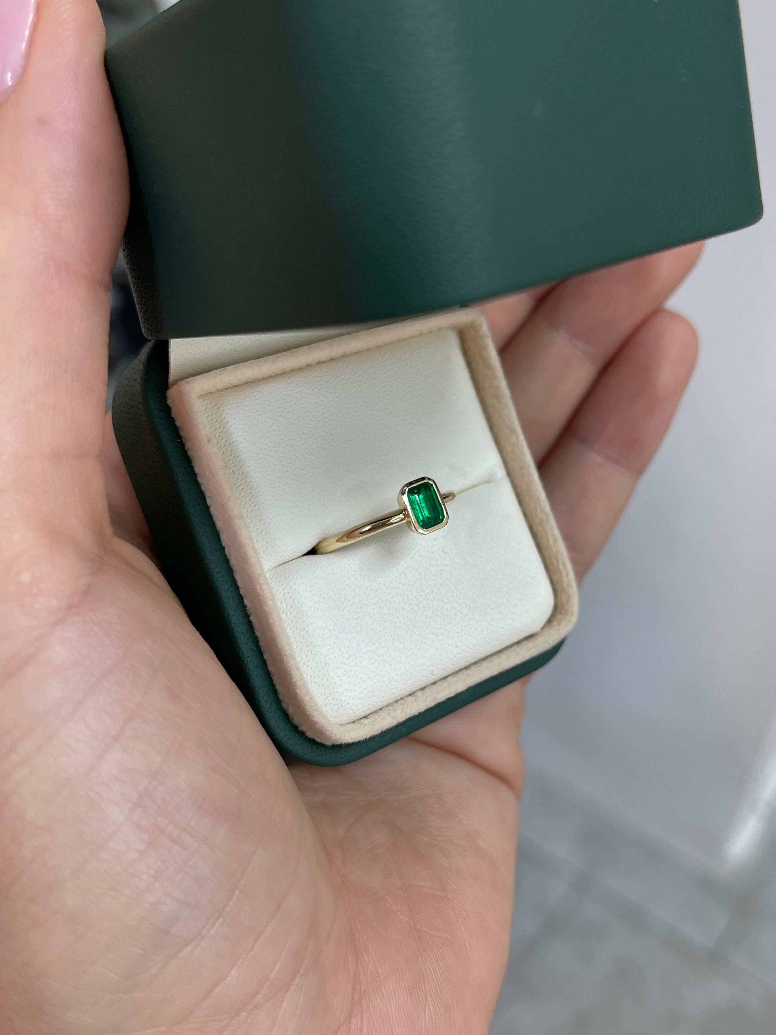 0.39cts Bezel Set AAA+ Muzo Colombian Emerald Solitaire Ring 18K - JR Colombian Emeralds