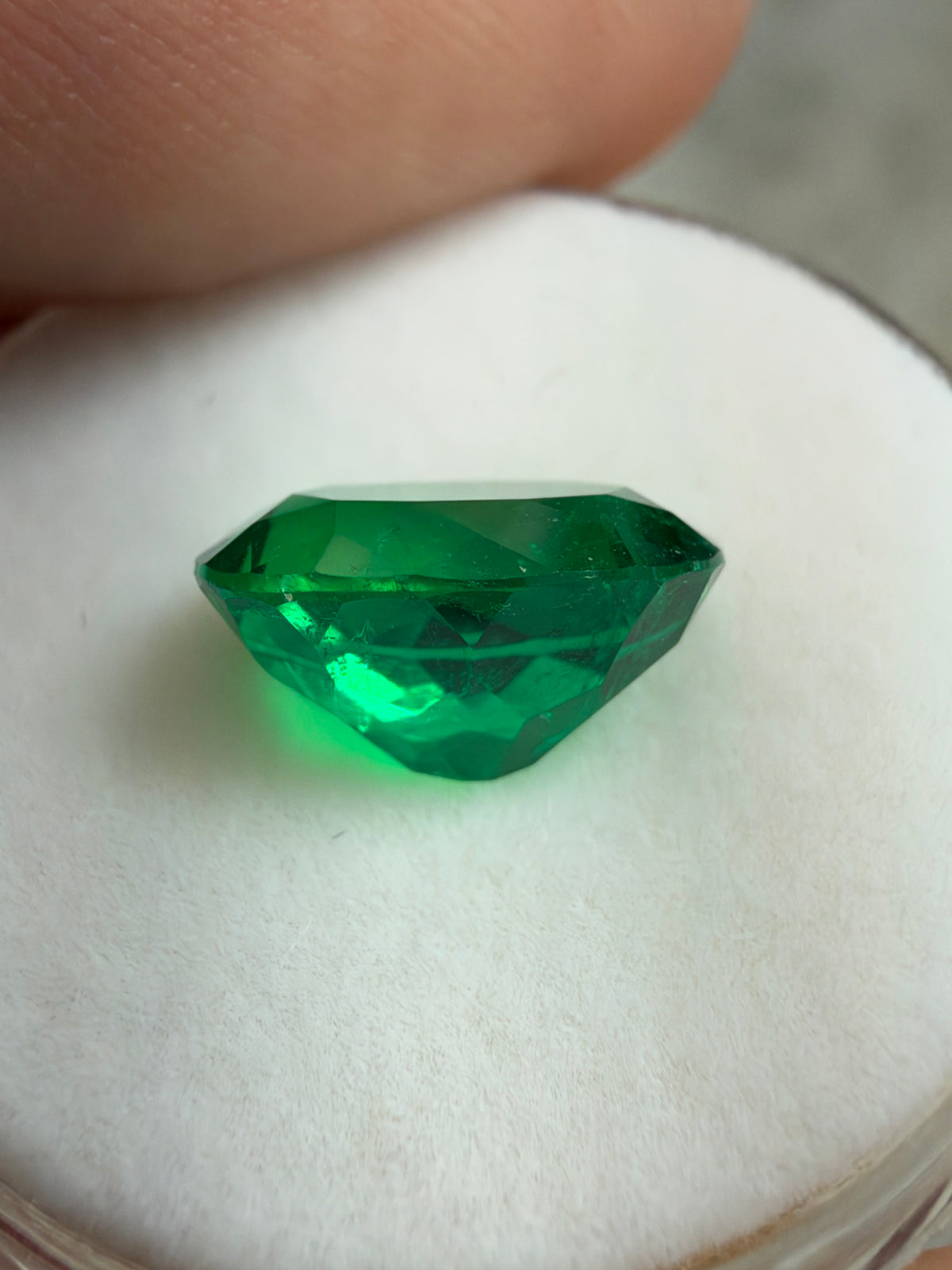 2.50 Carat 10x8 Investment Grade Natural Loose Colombian Emerald-Oval Cut