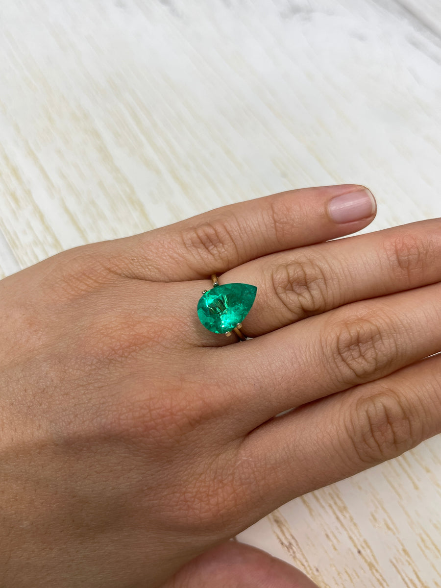 Natural Green Beauty - 4.91-Carat Colombian Emerald, 15x10 Size