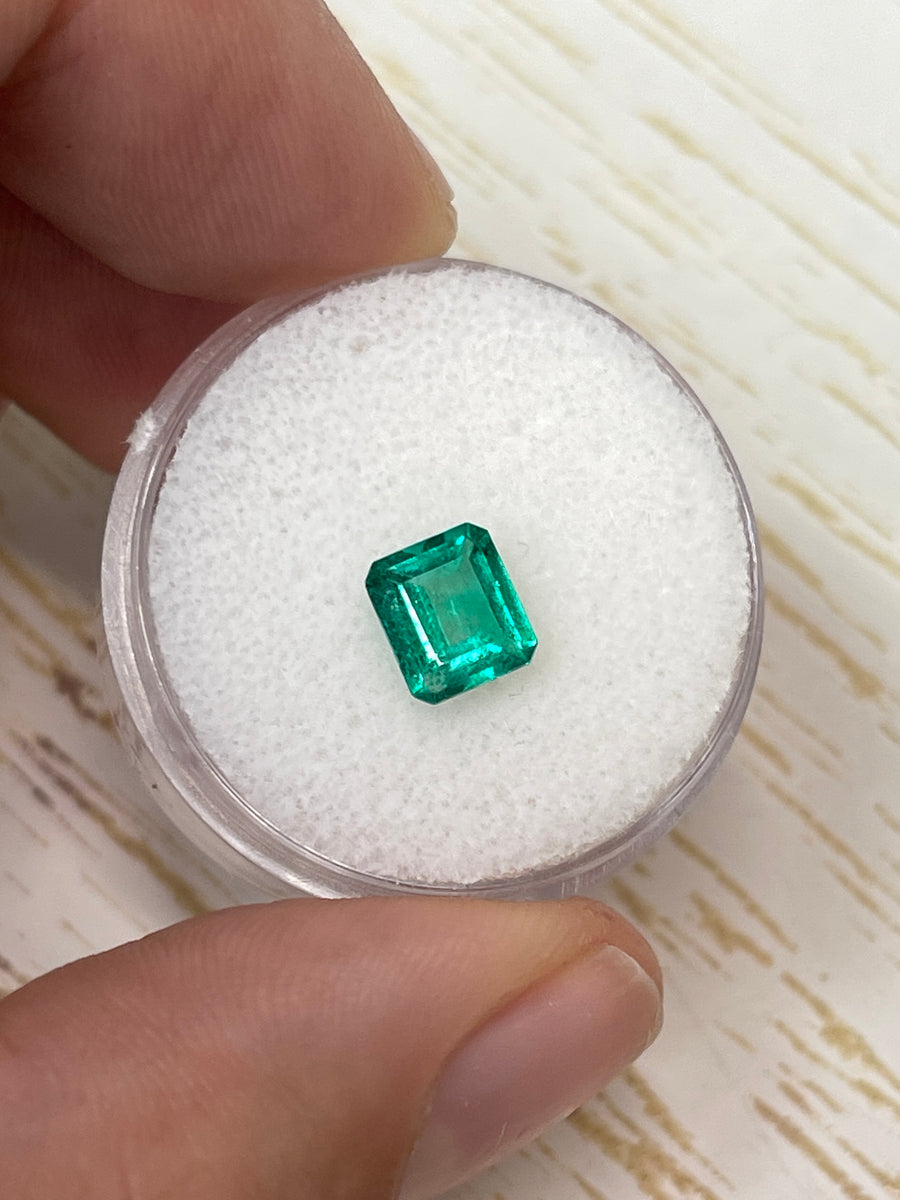 0.90 Carat Colombian Emerald: Stunning Vivid Green Loose Gem - Emerald Cut