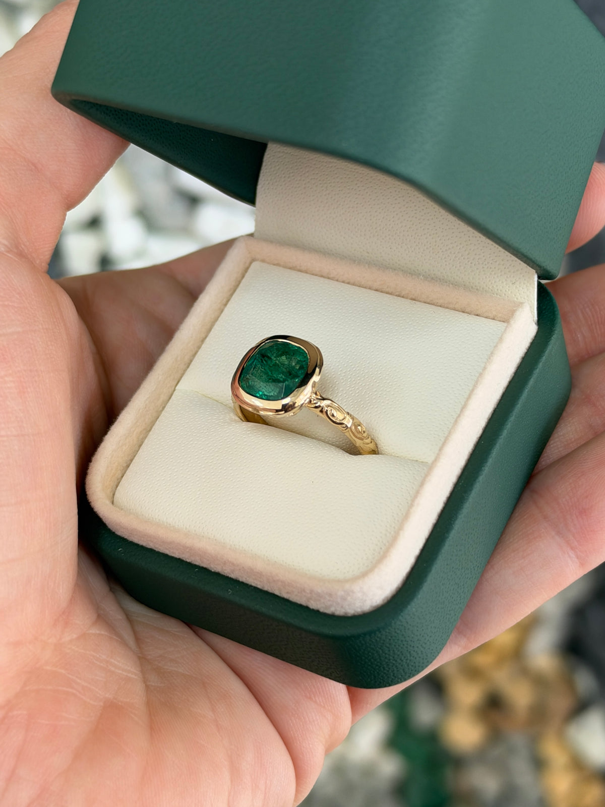 2.80ct 14K Rich Dark Green Cushion Cut Emerald Solitaire Floral Etching Gold Ring
