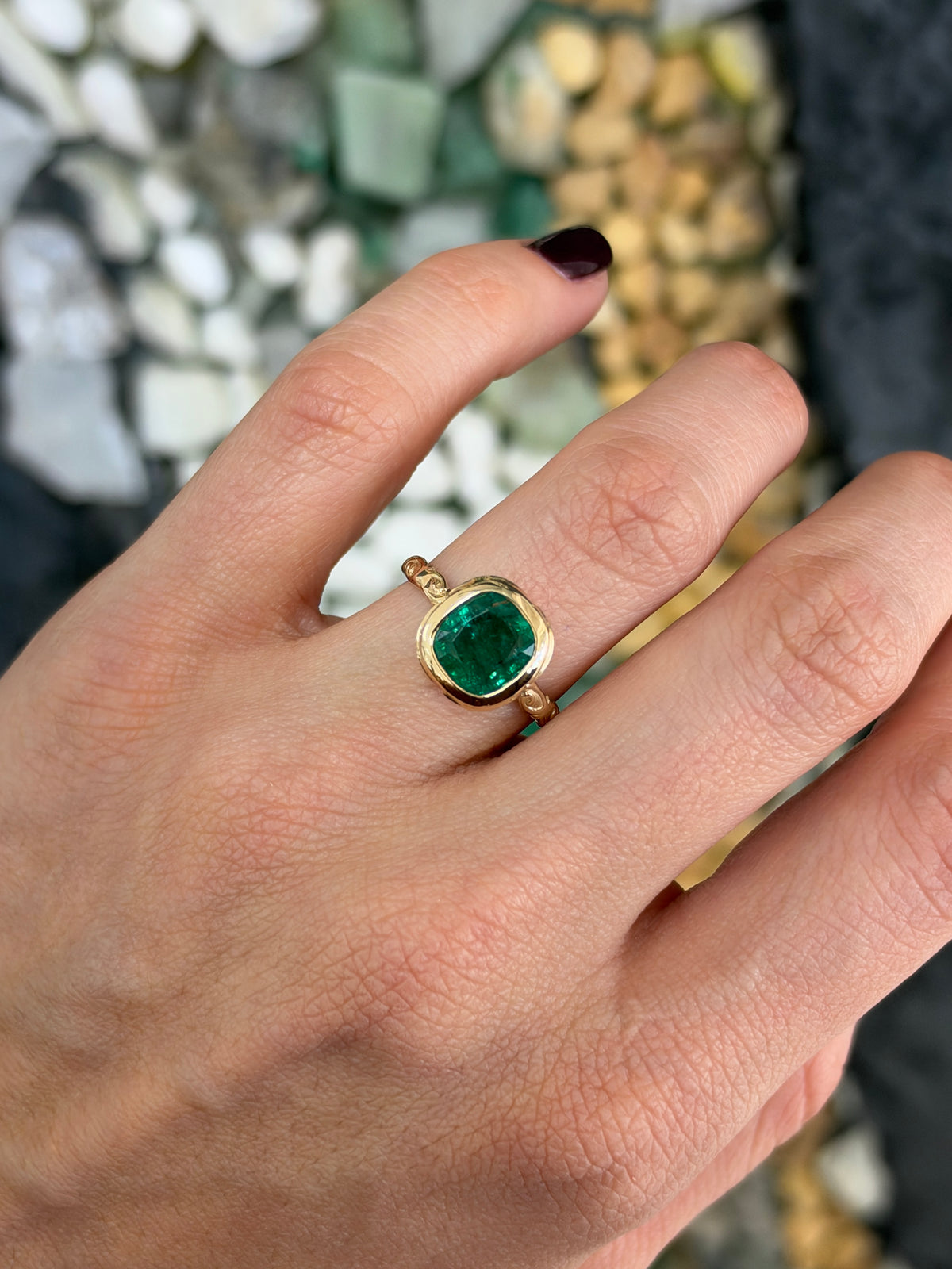 2.80ct 14K Rich Dark Green Cushion Cut Emerald Solitaire Floral Etching Gold Ring