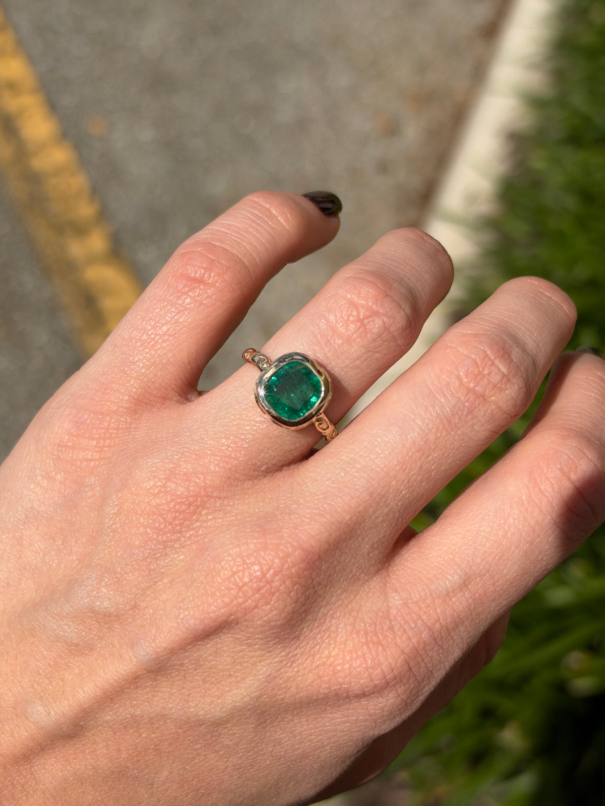 2.80ct 14K Rich Dark Green Cushion Cut Emerald Solitaire Floral Etching Gold Ring
