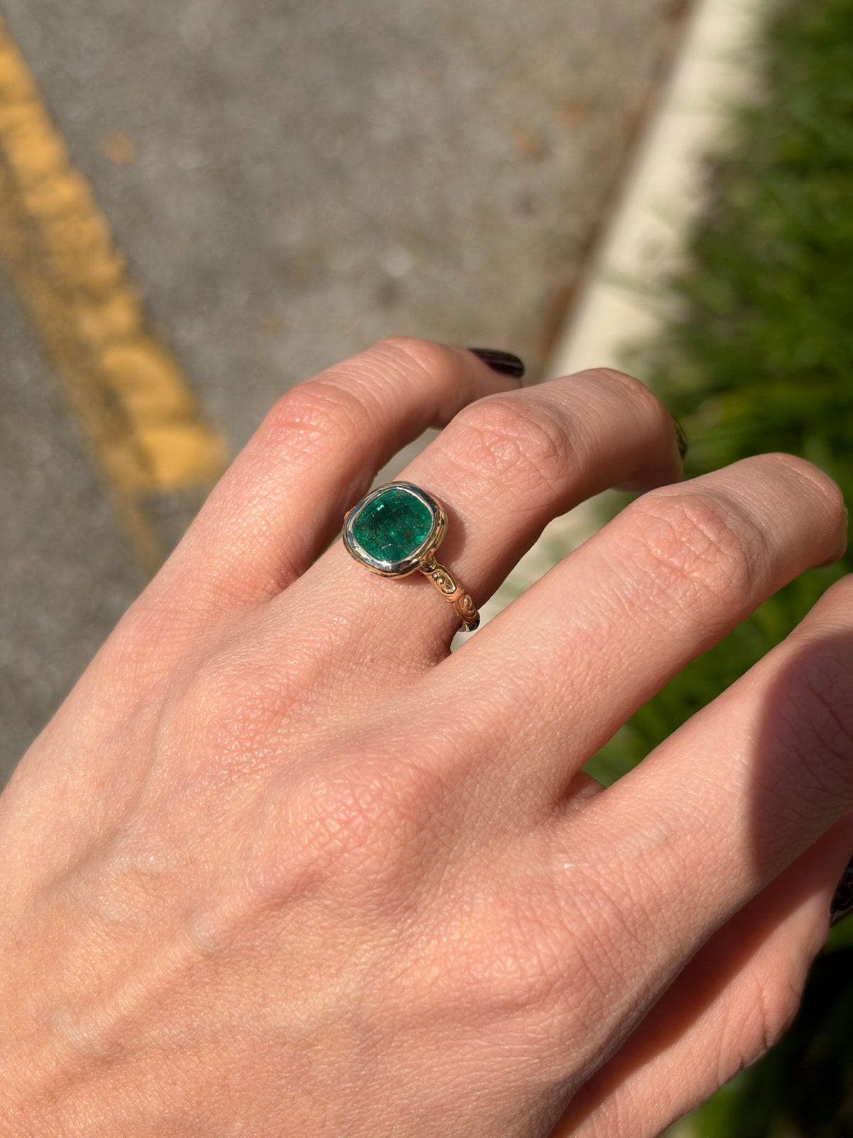 2.80ct 14K Rich Dark Green Cushion Cut Emerald Solitaire Floral Etching Gold Ring