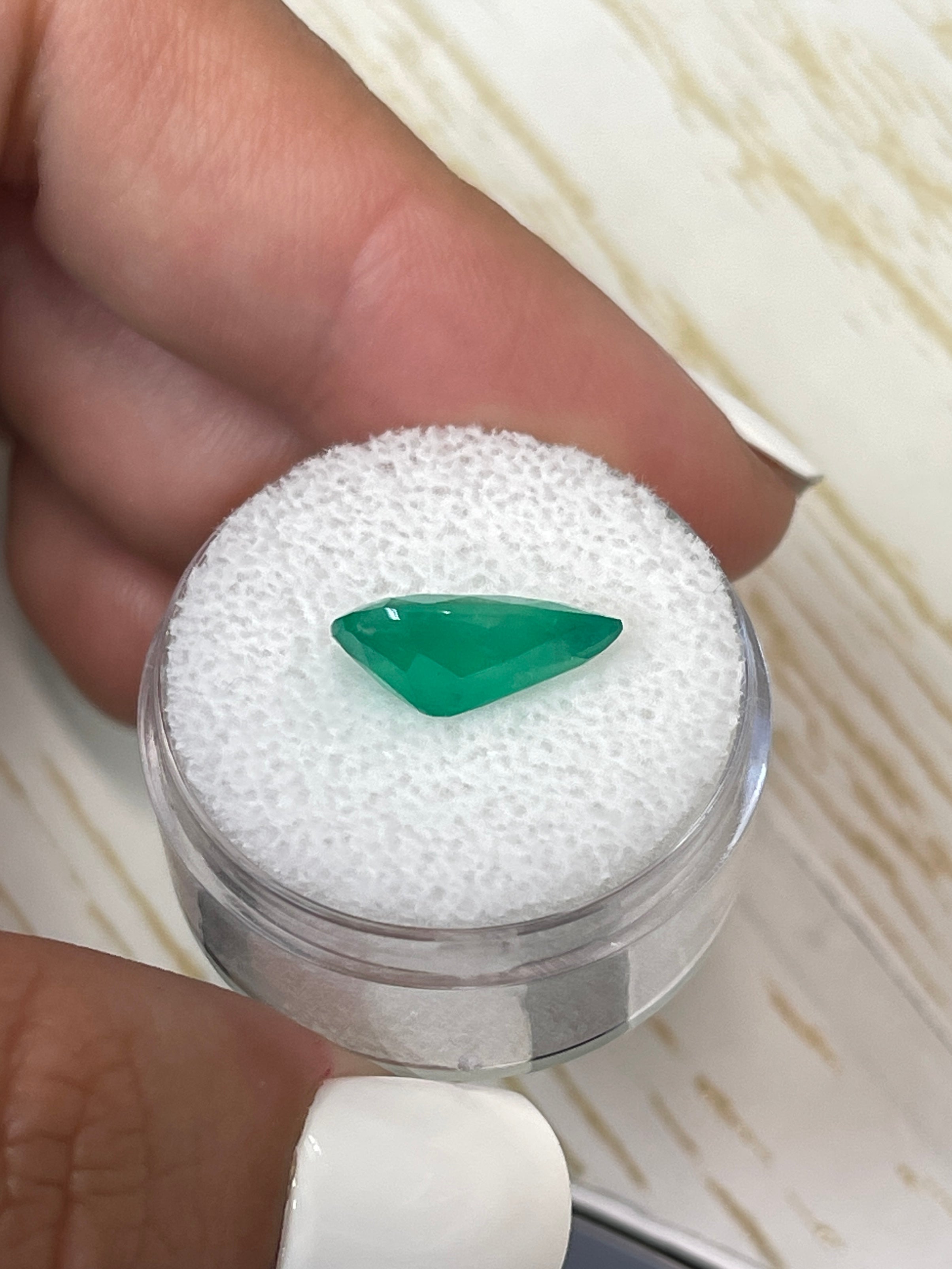 3.20 Carat Pear-Shaped Colombian Emerald - Vibrant Green, 13.5x9 Dimensions