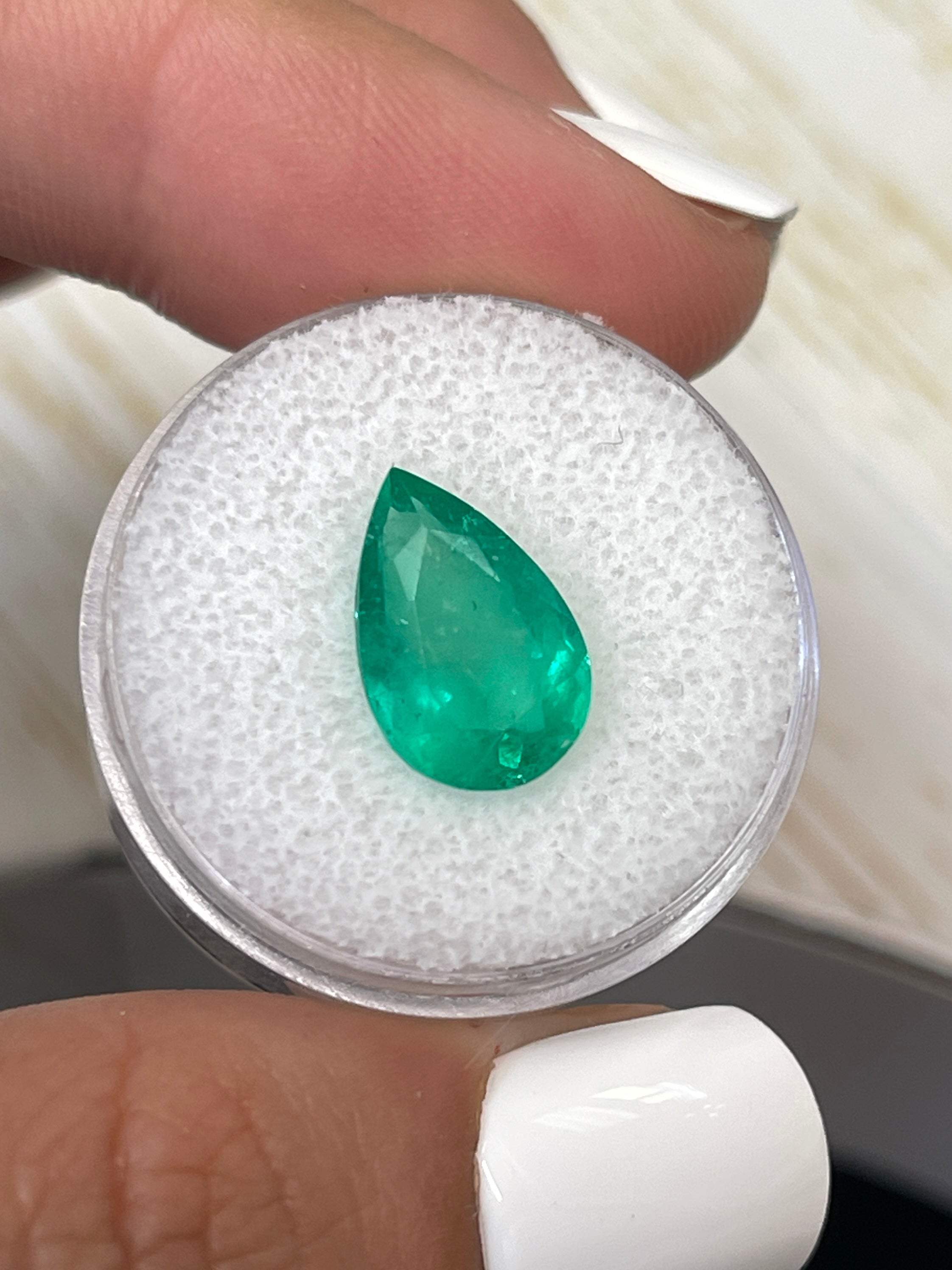 13.5x9mm Medium Green Colombian Emerald - 3.89 Carat Pear-Cut Gemstone