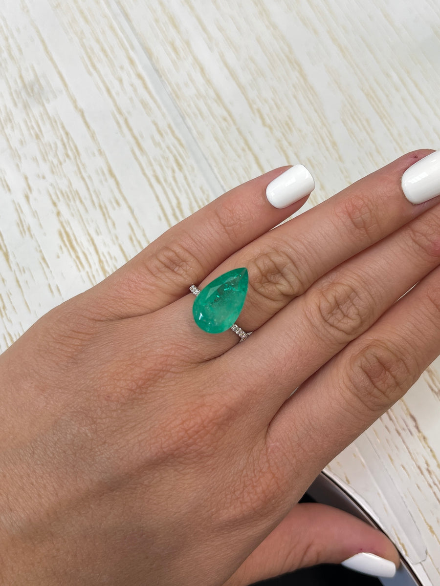 Green Colombian Emerald: 7.49 Carat Loose Pear-Cut Gem - Genuine Beauty