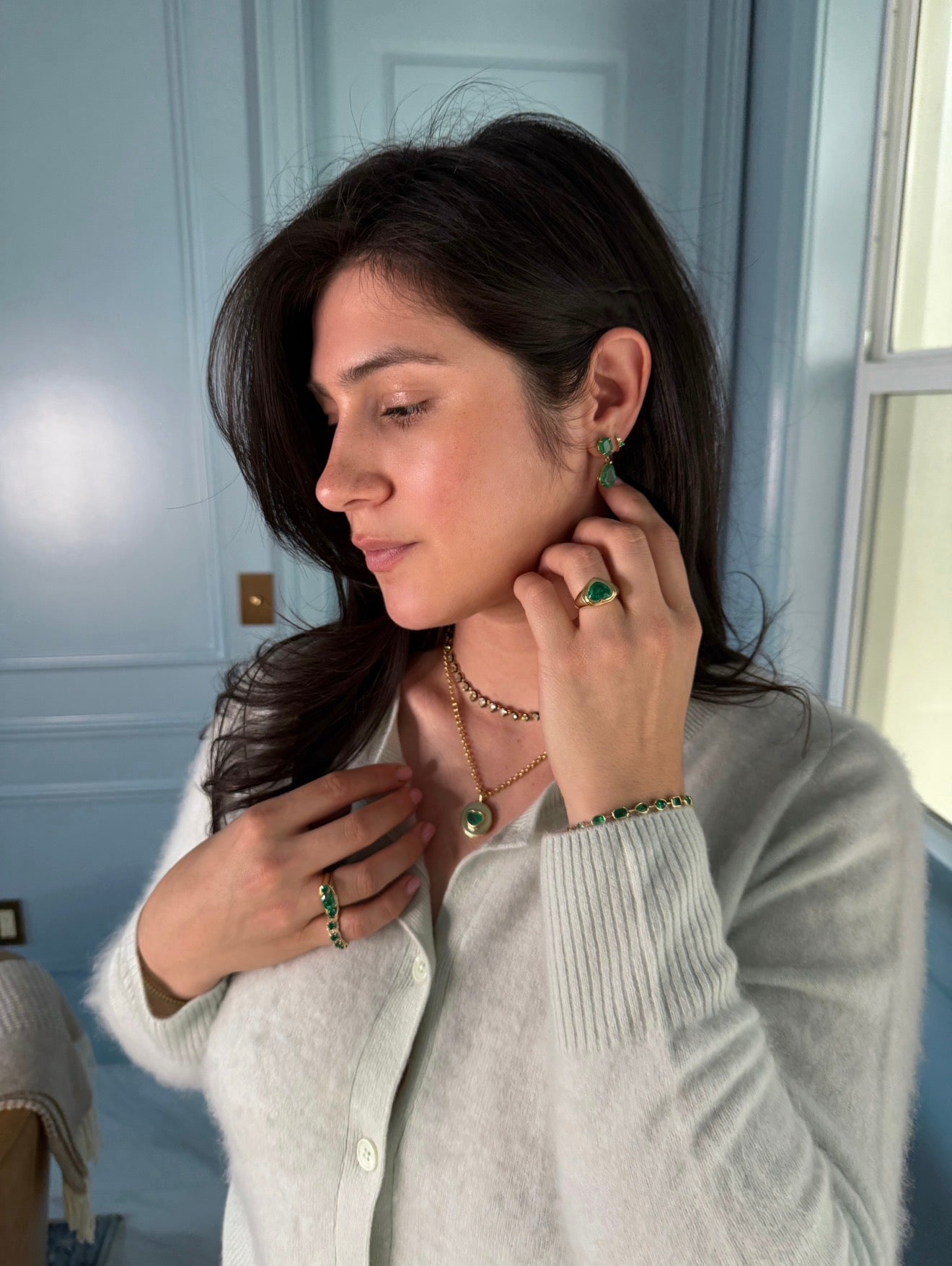 Colombian emerald heart signet pendant with 2.30 carats in 18K gold, crafted by JR Colombian Emeralds.