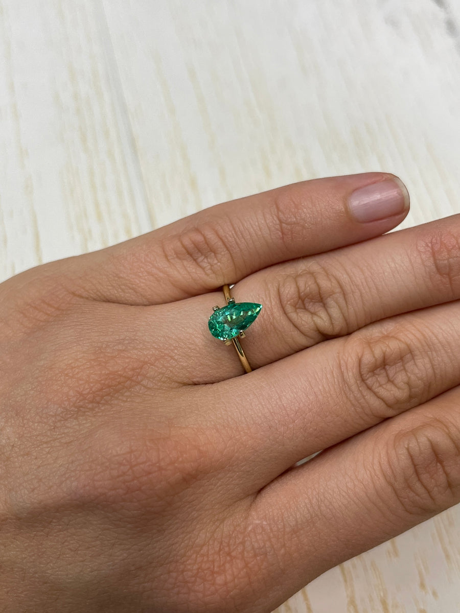 Gorgeous Green Pear Cut 1.55 Carat Colombian Emerald - VVS Clarity
