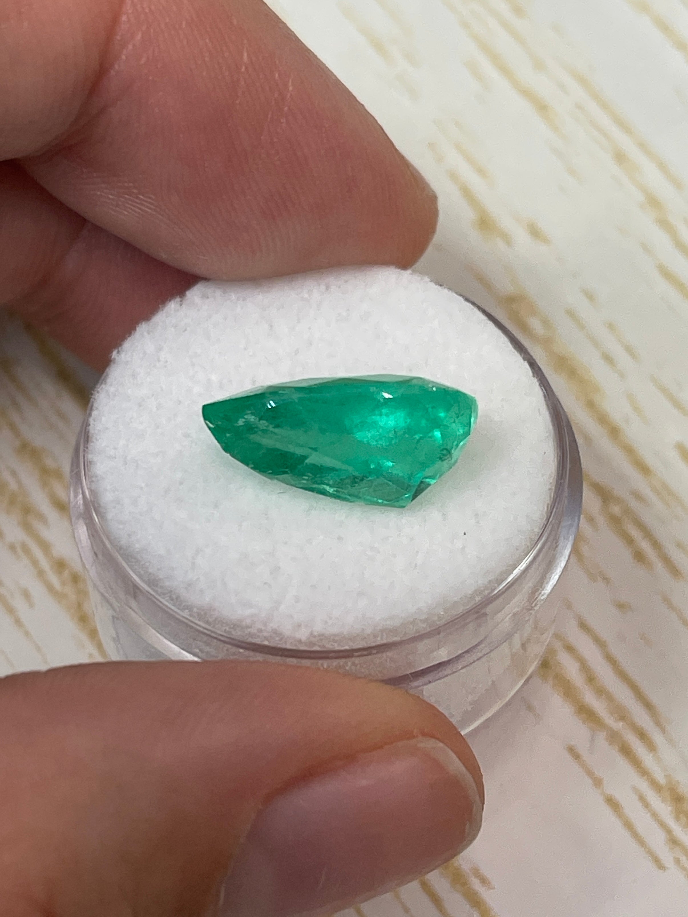 Round 2.82 Carat Colombian Emerald - Lustrous Green Gem