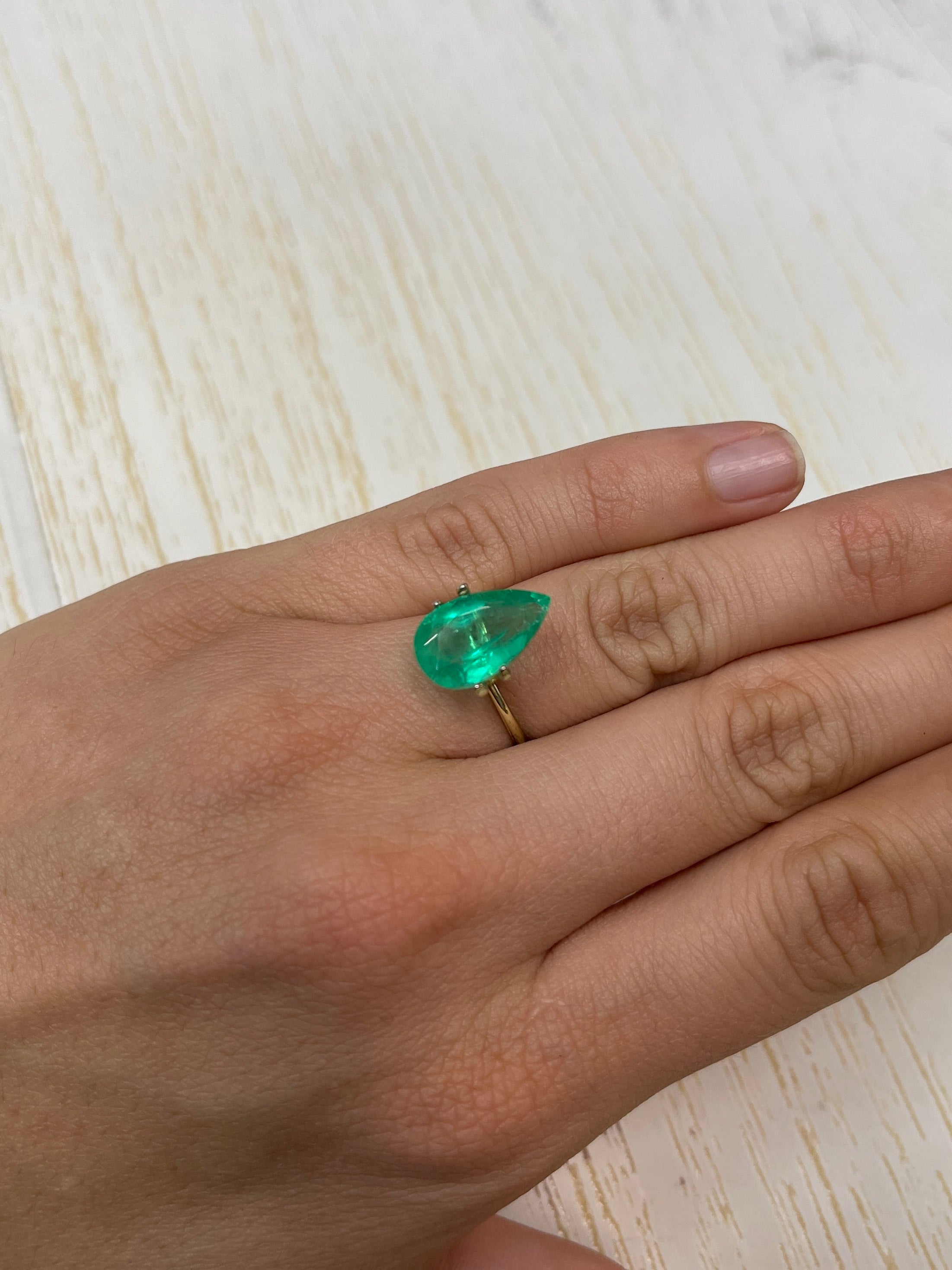 Stunning 9x9mm Colombian Emerald - 2.82 Carats - Round Cut