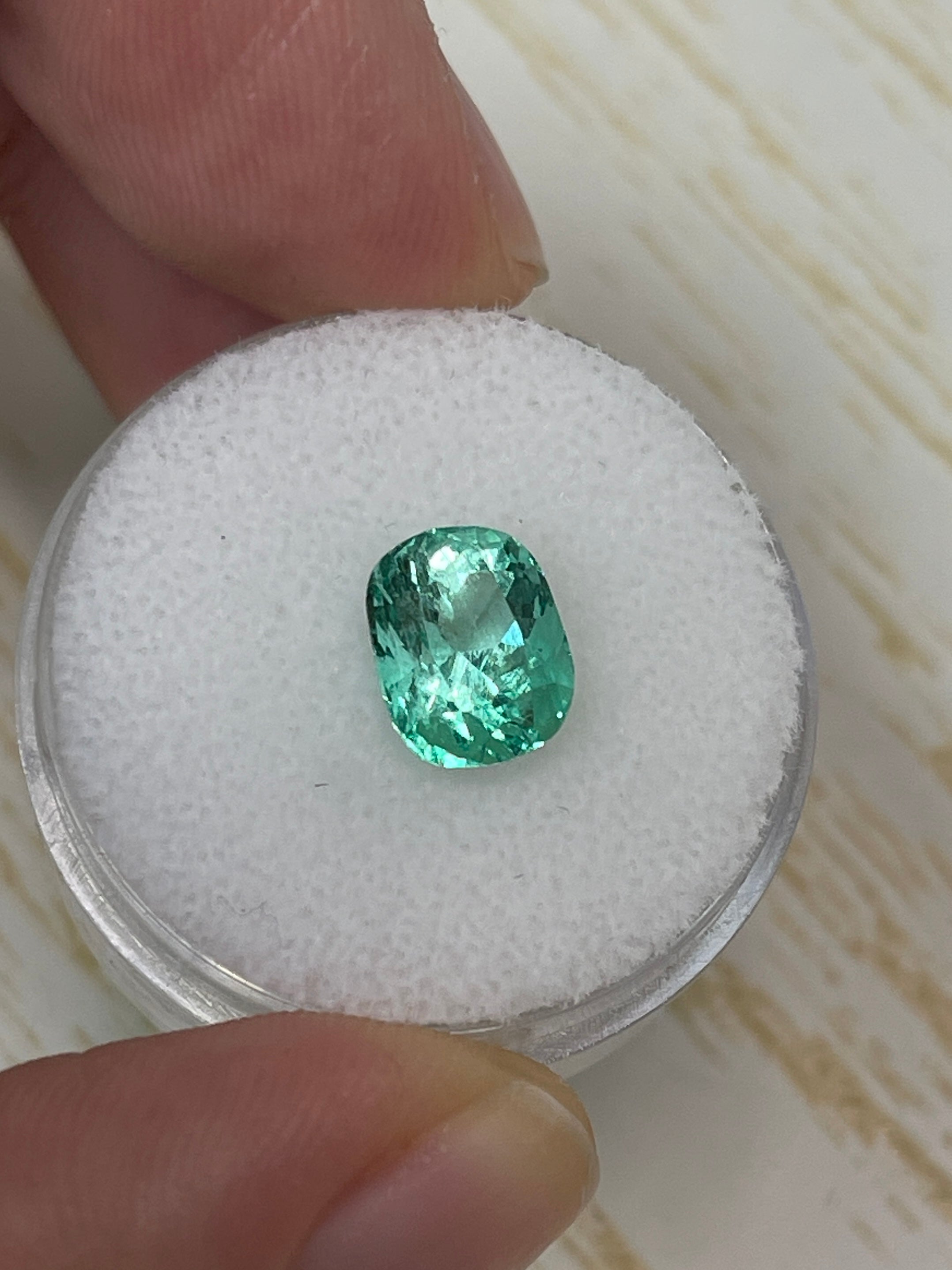 9x7mm Loose Colombian Emerald - Eye-Clean and Authentic Green Gemstone