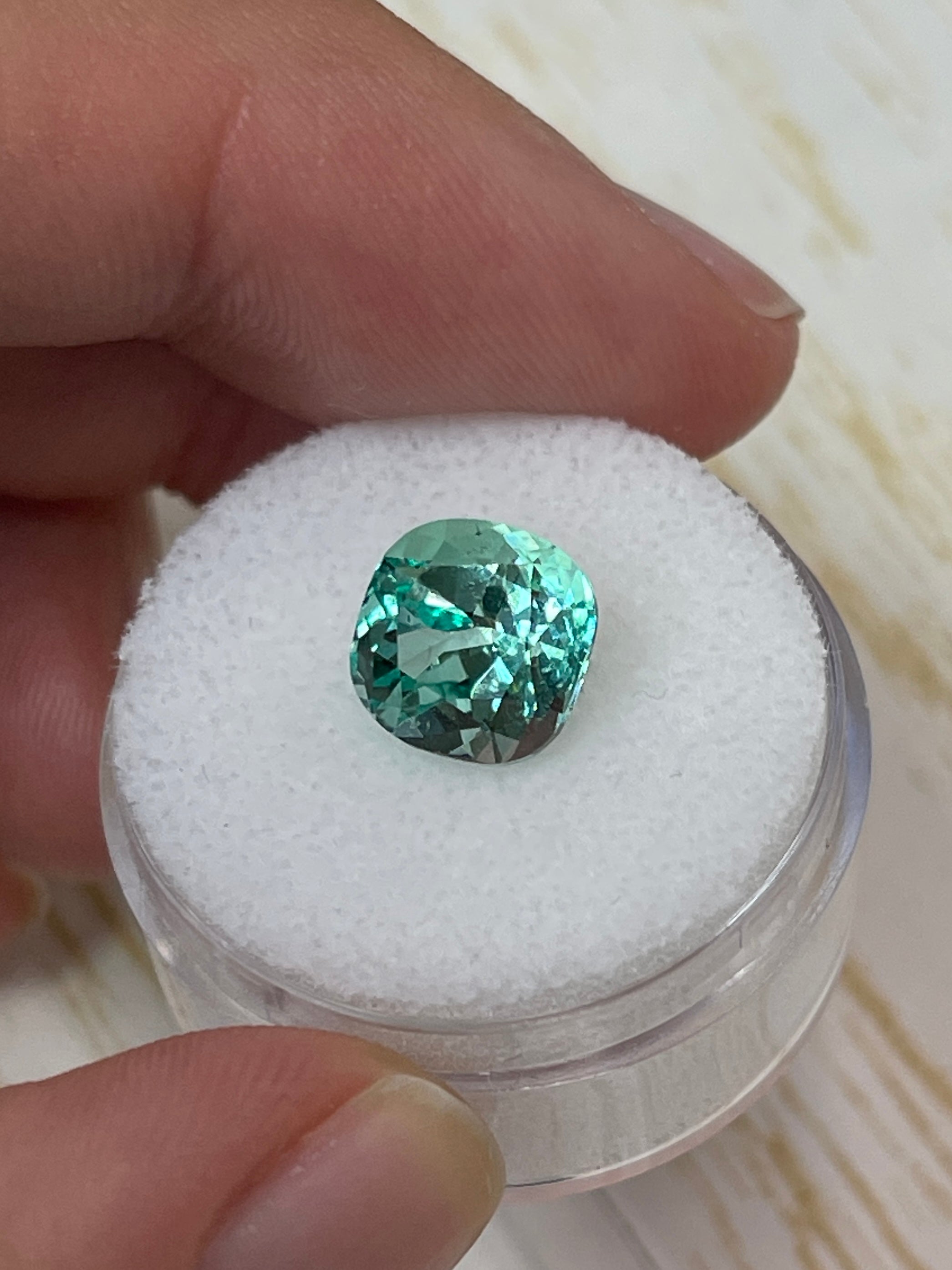 Natural Colombian Emerald - 3.31 Carat - Beautiful Pastel Green Cushion Gem