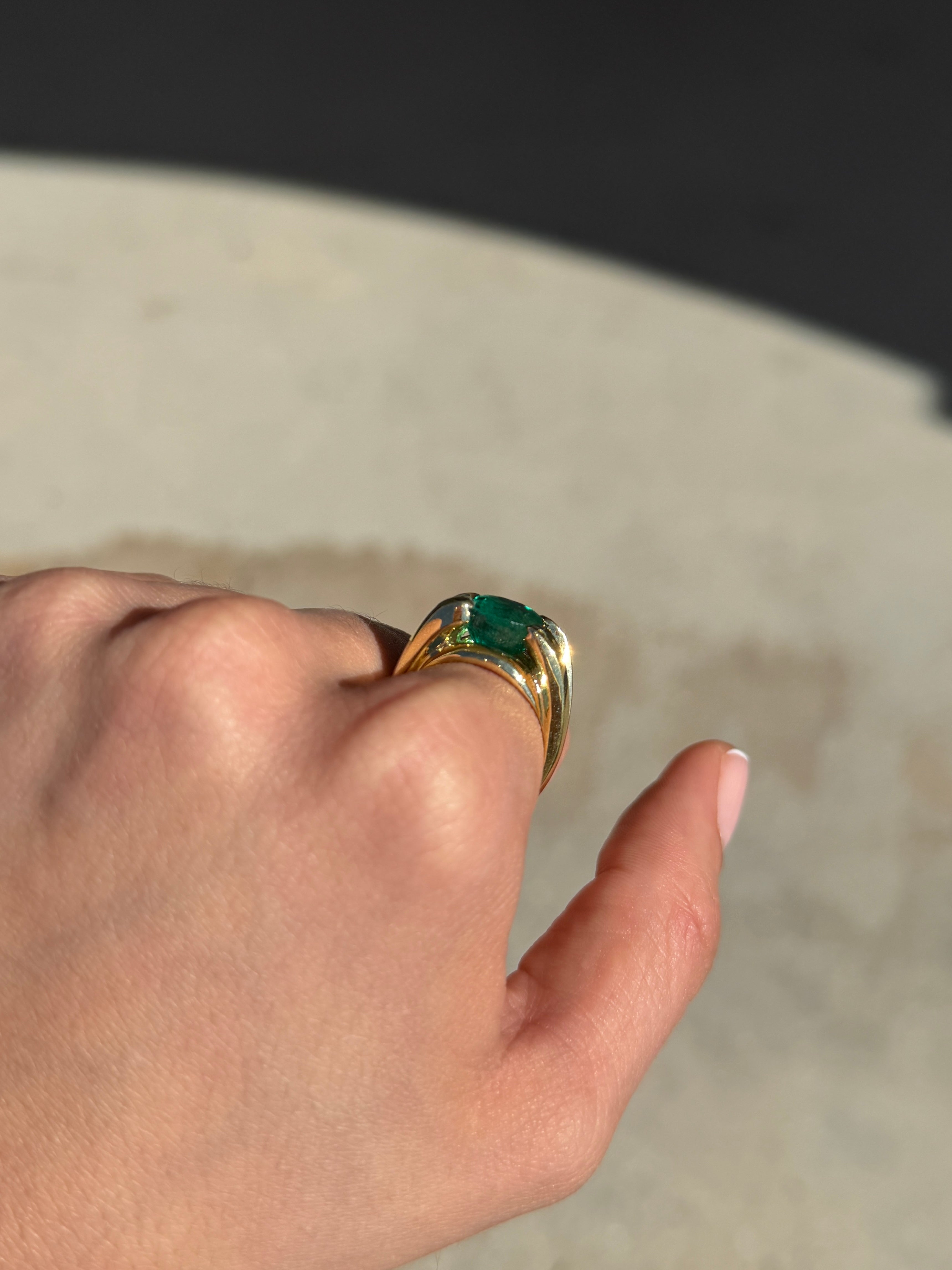 5.69ct 18K RARE Large Natural Round Cut Emerald Wide Split Shank Solitaire Ring