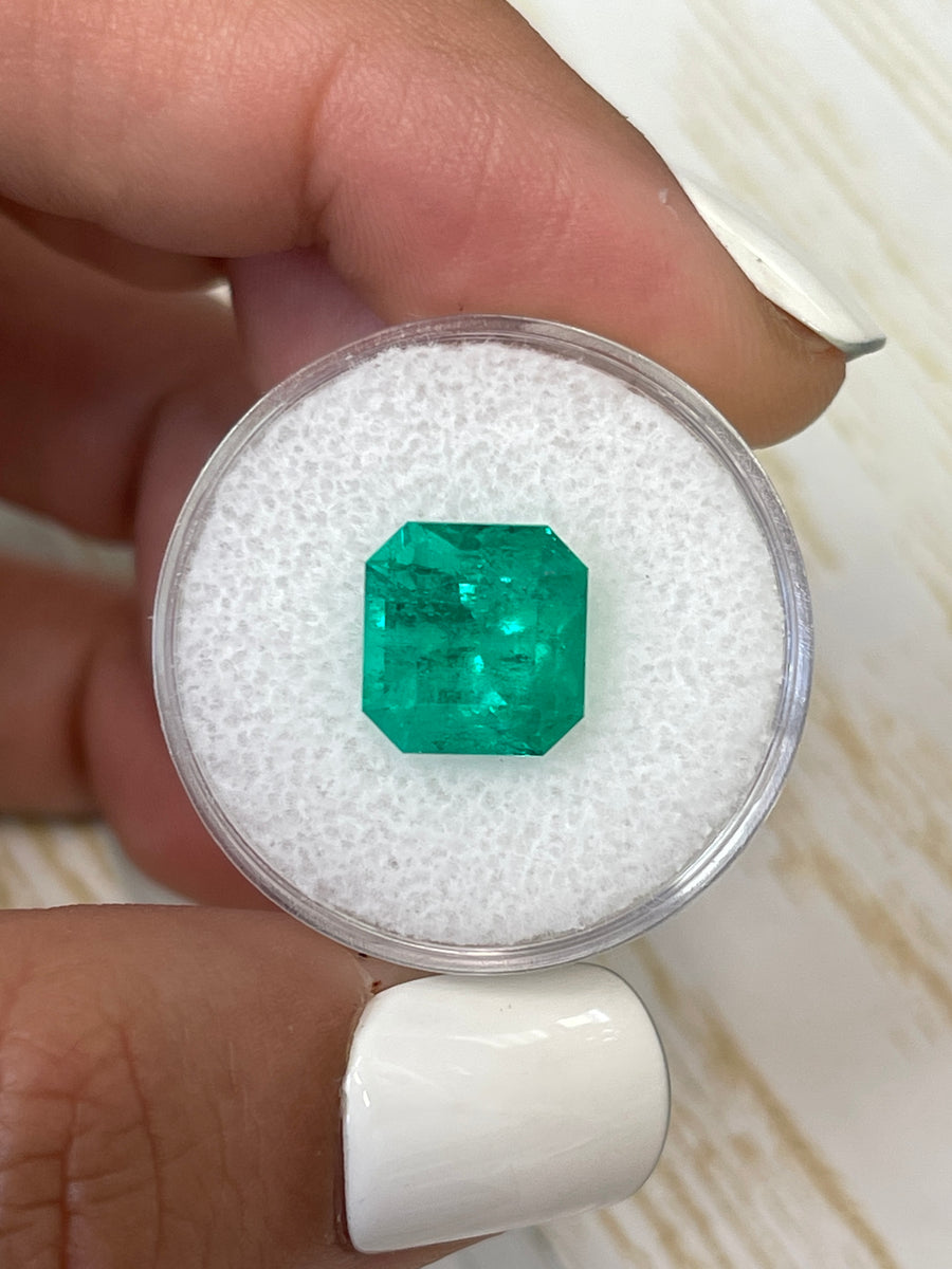 Stunning Asscher Cut Colombian Emerald - 4.83 Carats - Vibrant Green