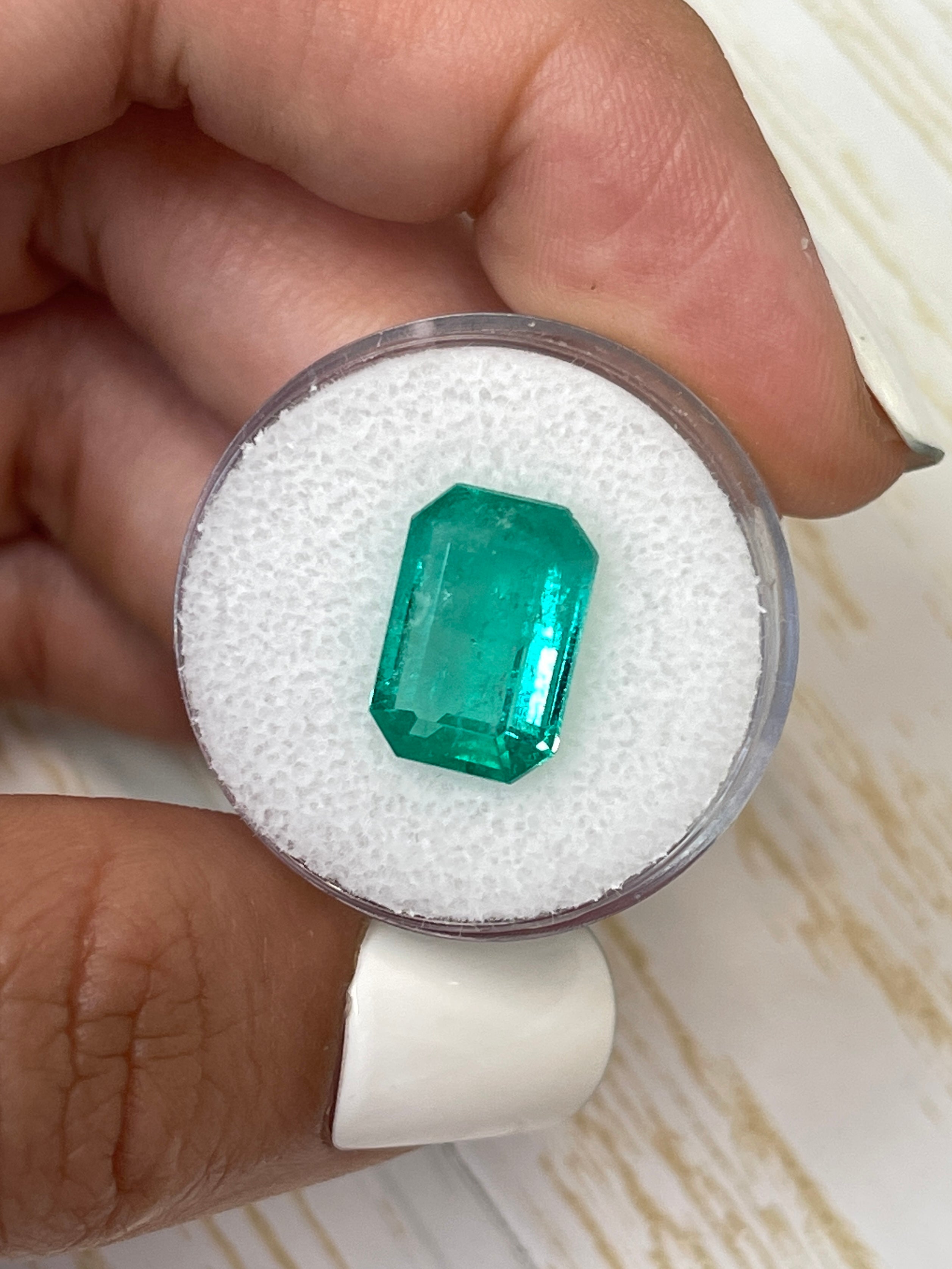 13x9mm Spready Green Emerald Cut Gemstone - 4.89 Carats