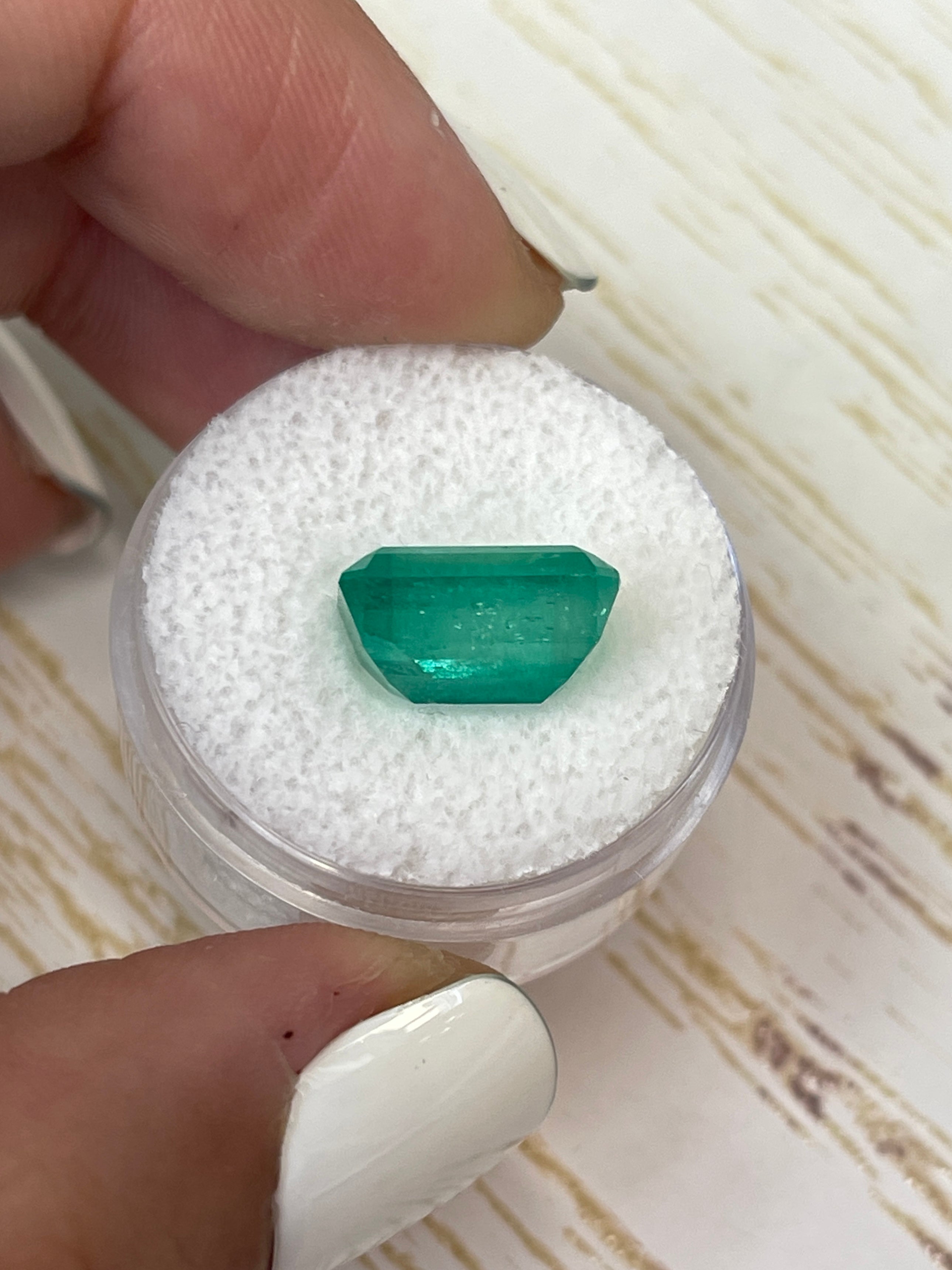 Exquisite 5.94 Carat Bluish Green Loose Colombian Emerald