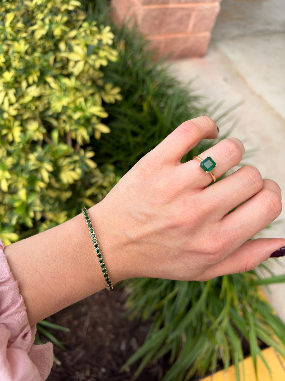 Natural dark green emerald tennis bracelet with 4.67 carats in 14K gold, 7-inch length, from JR Colombian Emeralds.