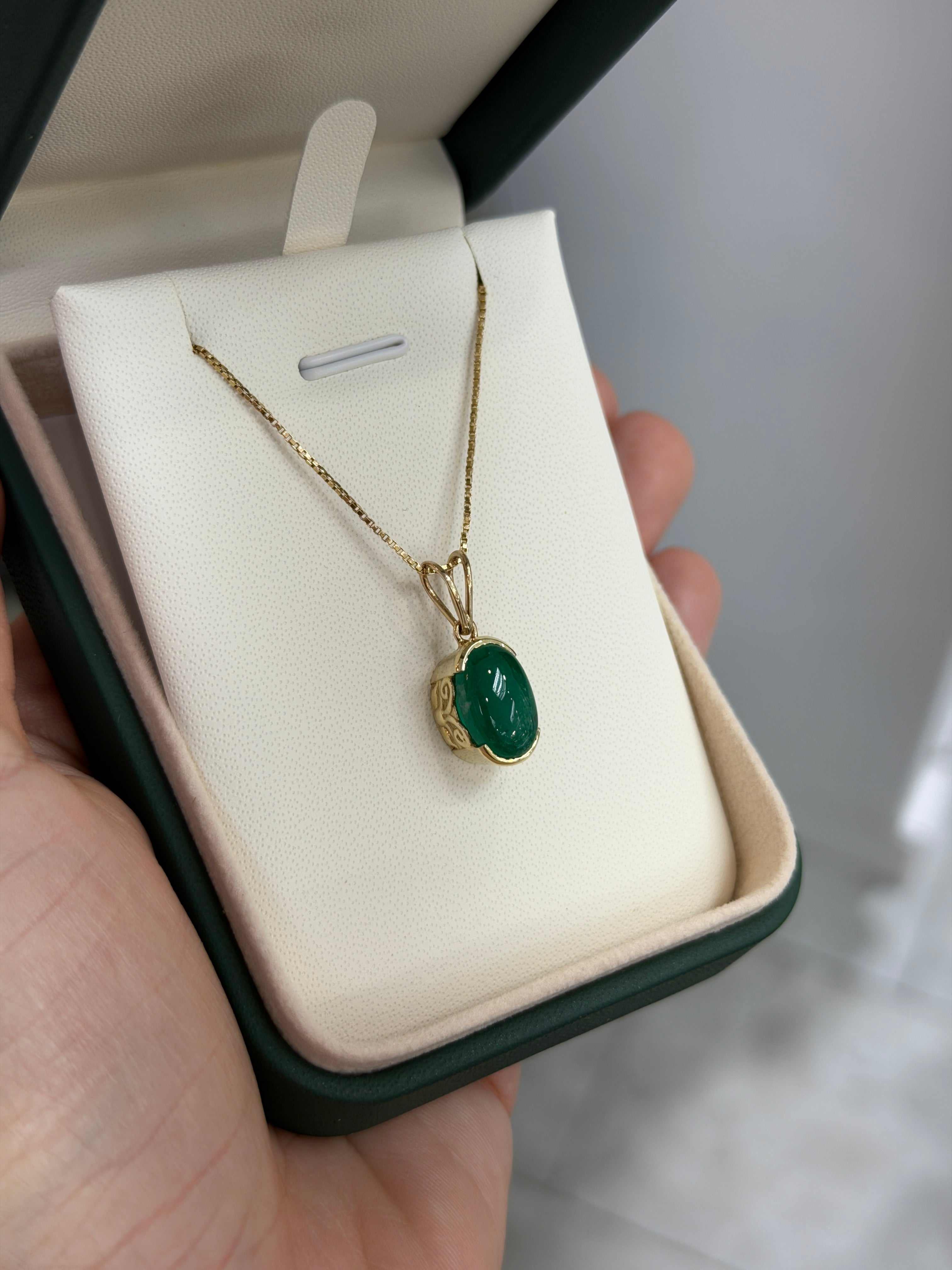 3.67 Carat Oval Colombian Emerald Cabochon Cut 14K Necklace