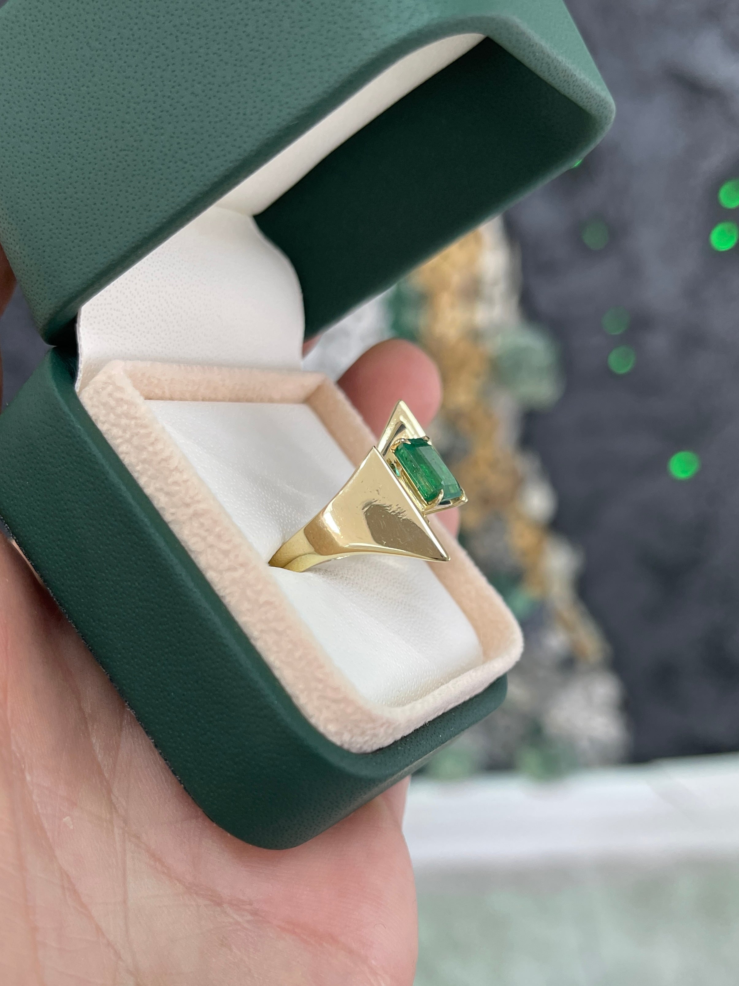 2.20cts Wide Milgrain Bezel Set Emerald Solitaire Ring 14K