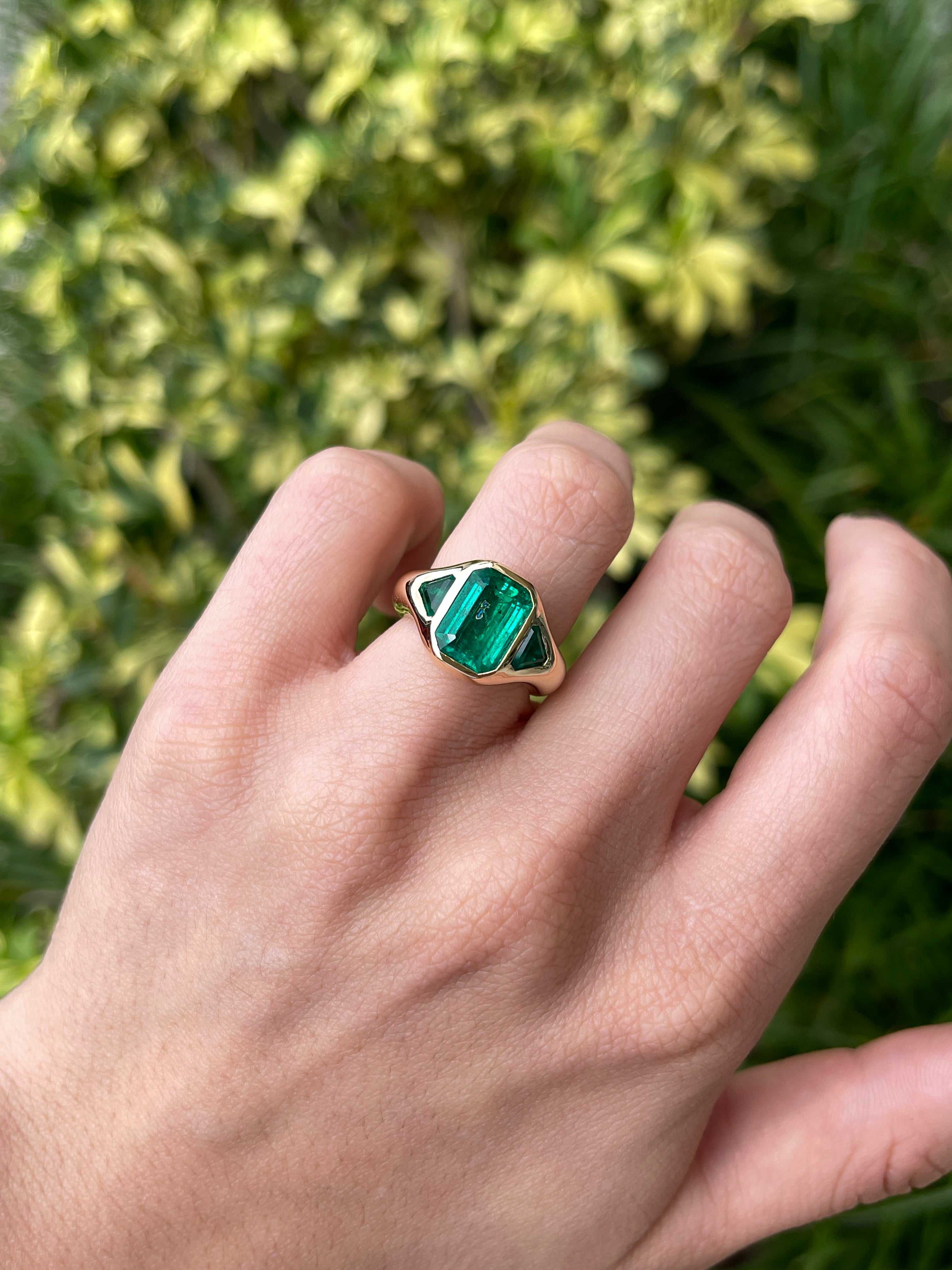 4.06tcw Muzo Colombian Emerald Three Stone Ring Trillion Cut 18K Yellow Gold 18g