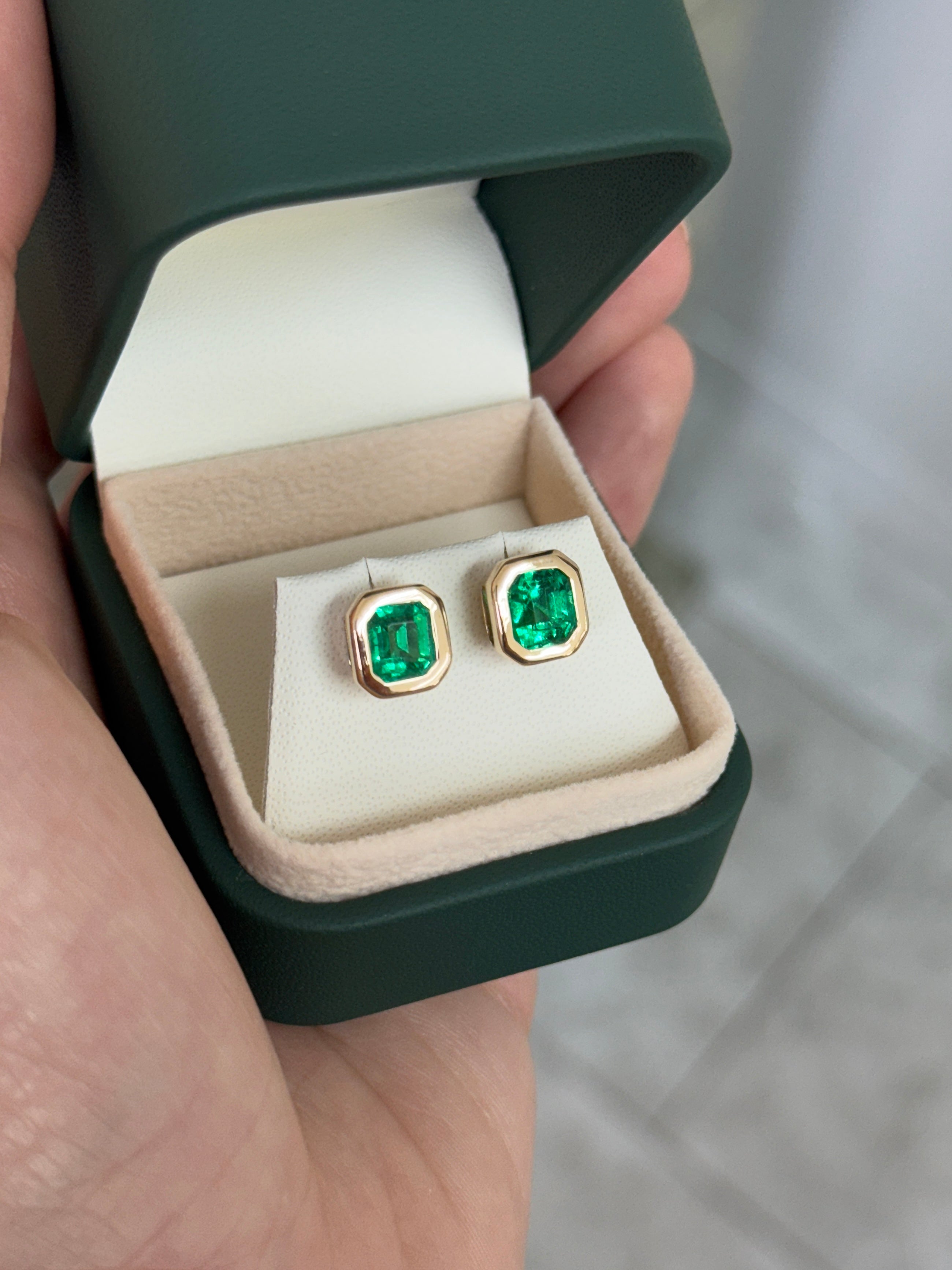 2.40tcw AAA+ Chunky Bezel Asscher Cut Colombian Emerald 18K